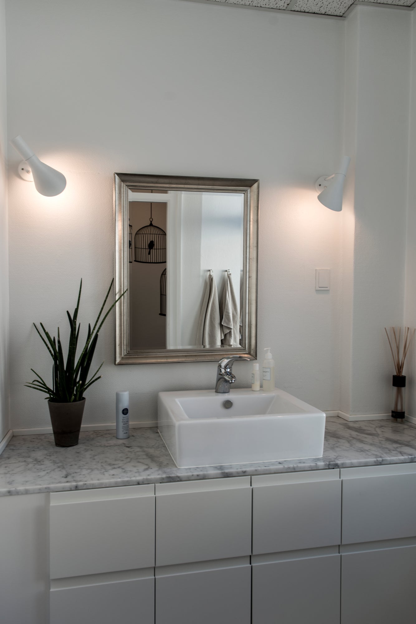 Nástenná lampa AJ biela