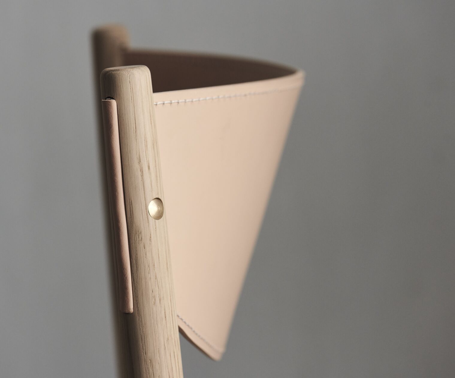 Stolička APELLE z dubového dreva