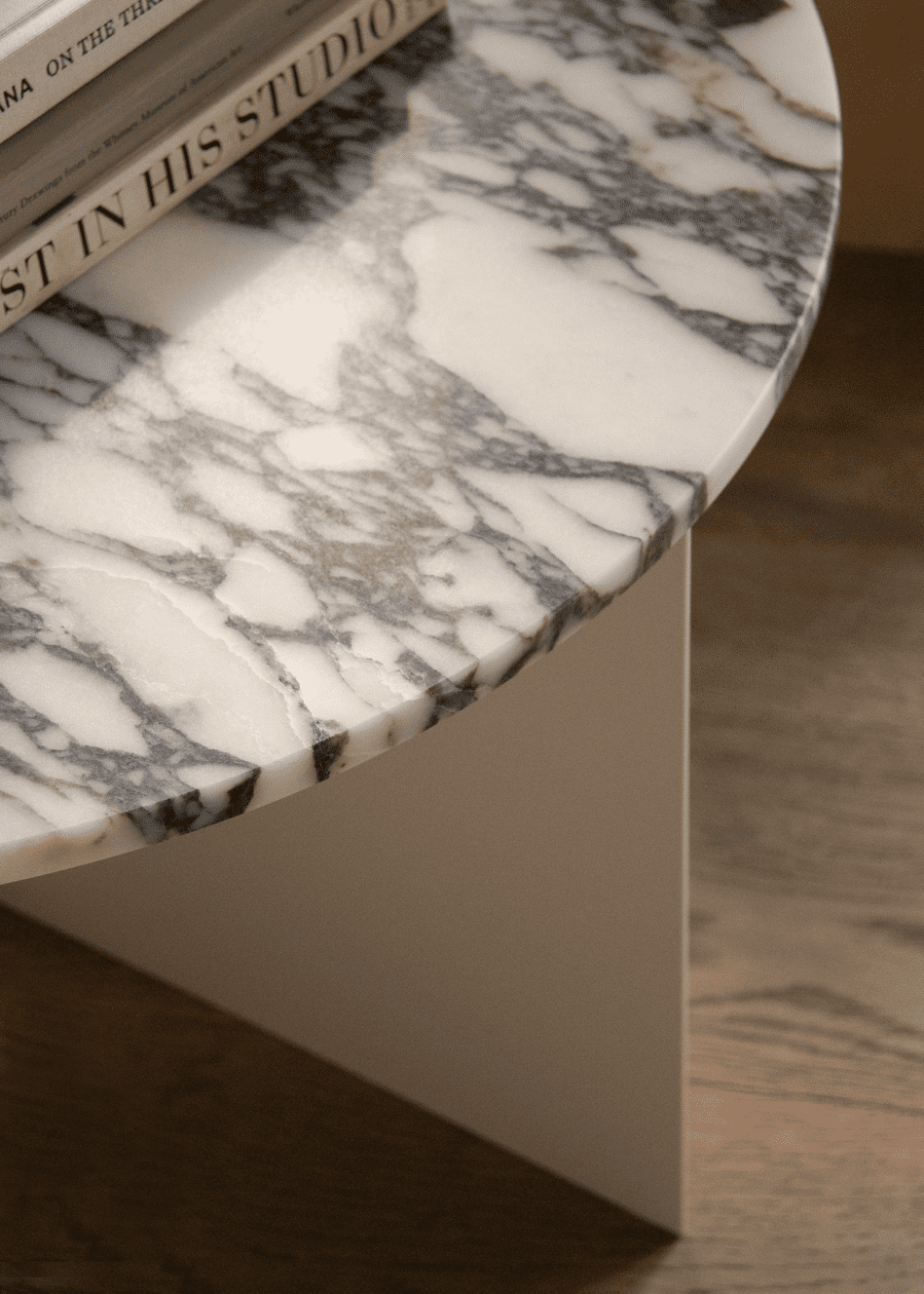 ANDROGYNE black coffee table