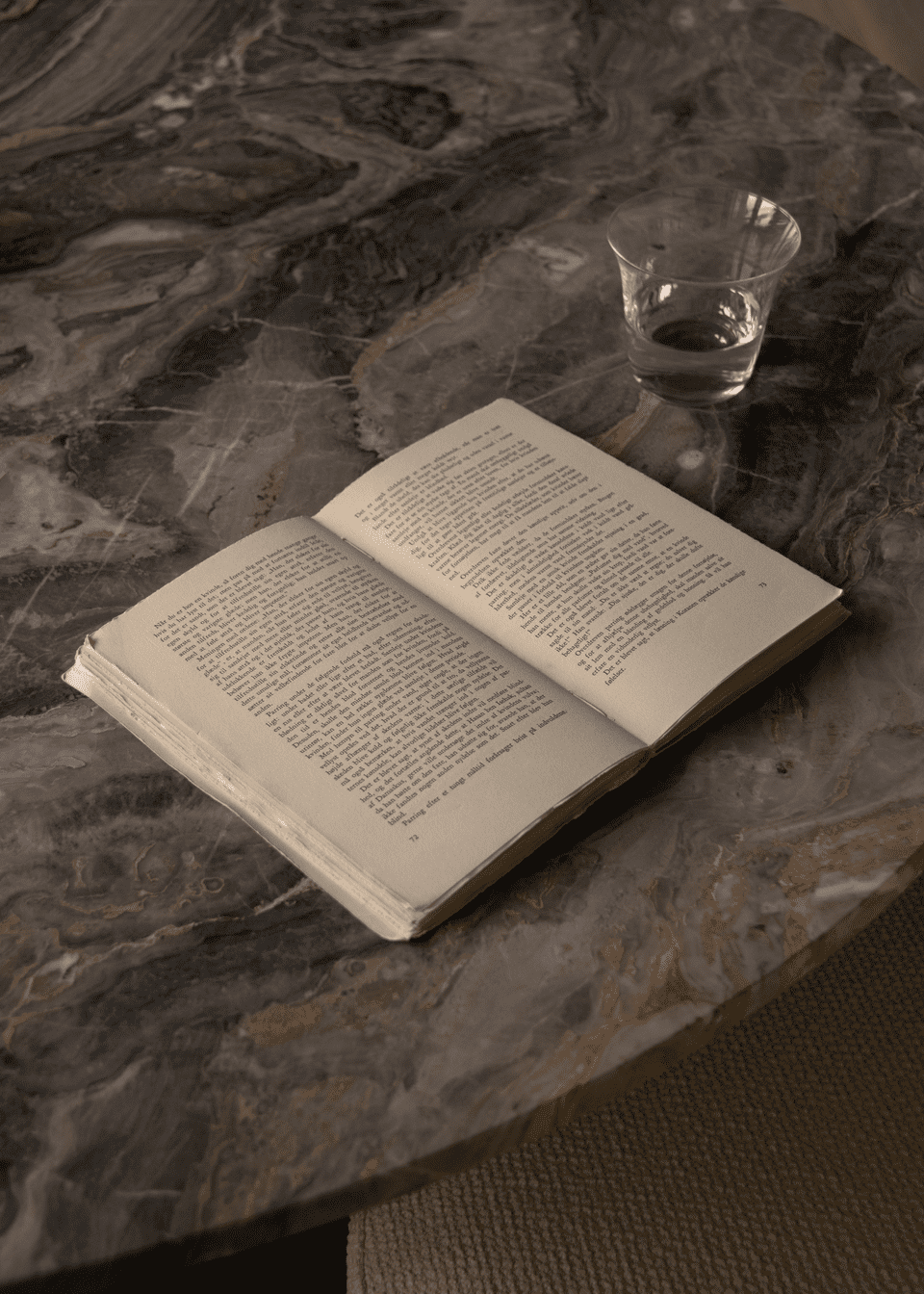 ANDROGYNE black coffee table