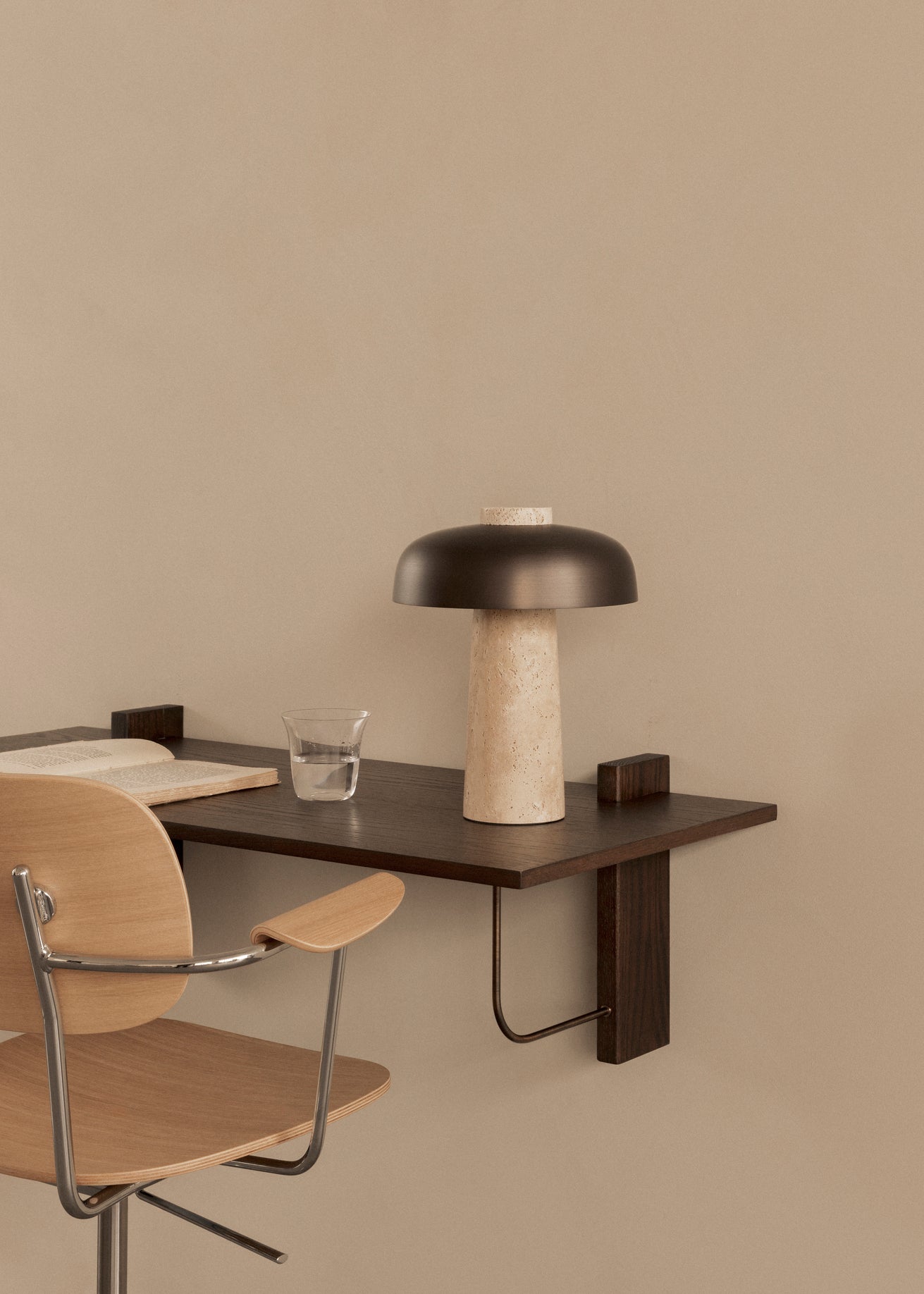 Stolná lampa REVERSE hnedý tienidlo s kamenným podstavcom