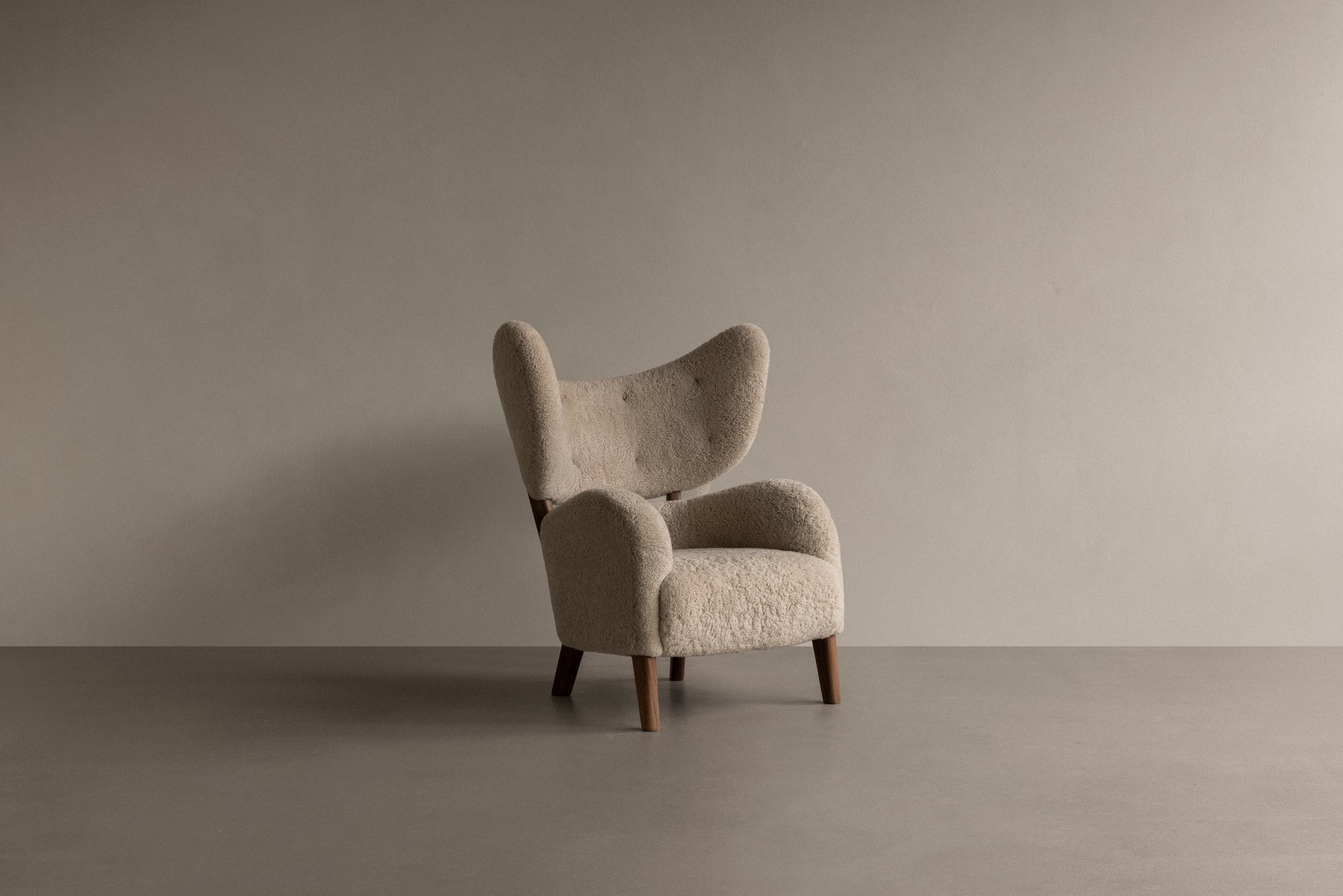 MY OWN CHAIR Armchair sheep leather with oak base