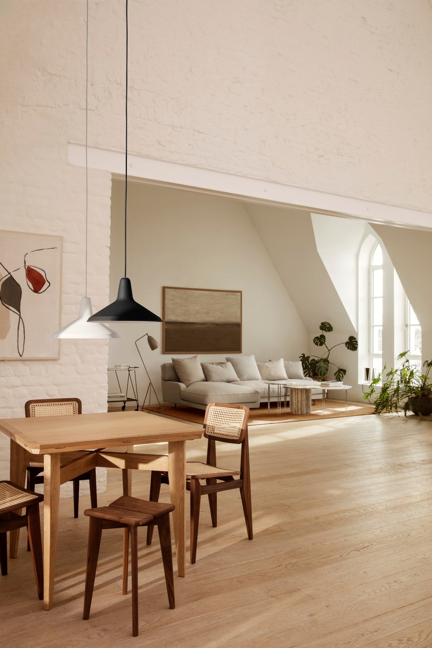 Stolička C-CHAIR z orechového dreva s pleteninou