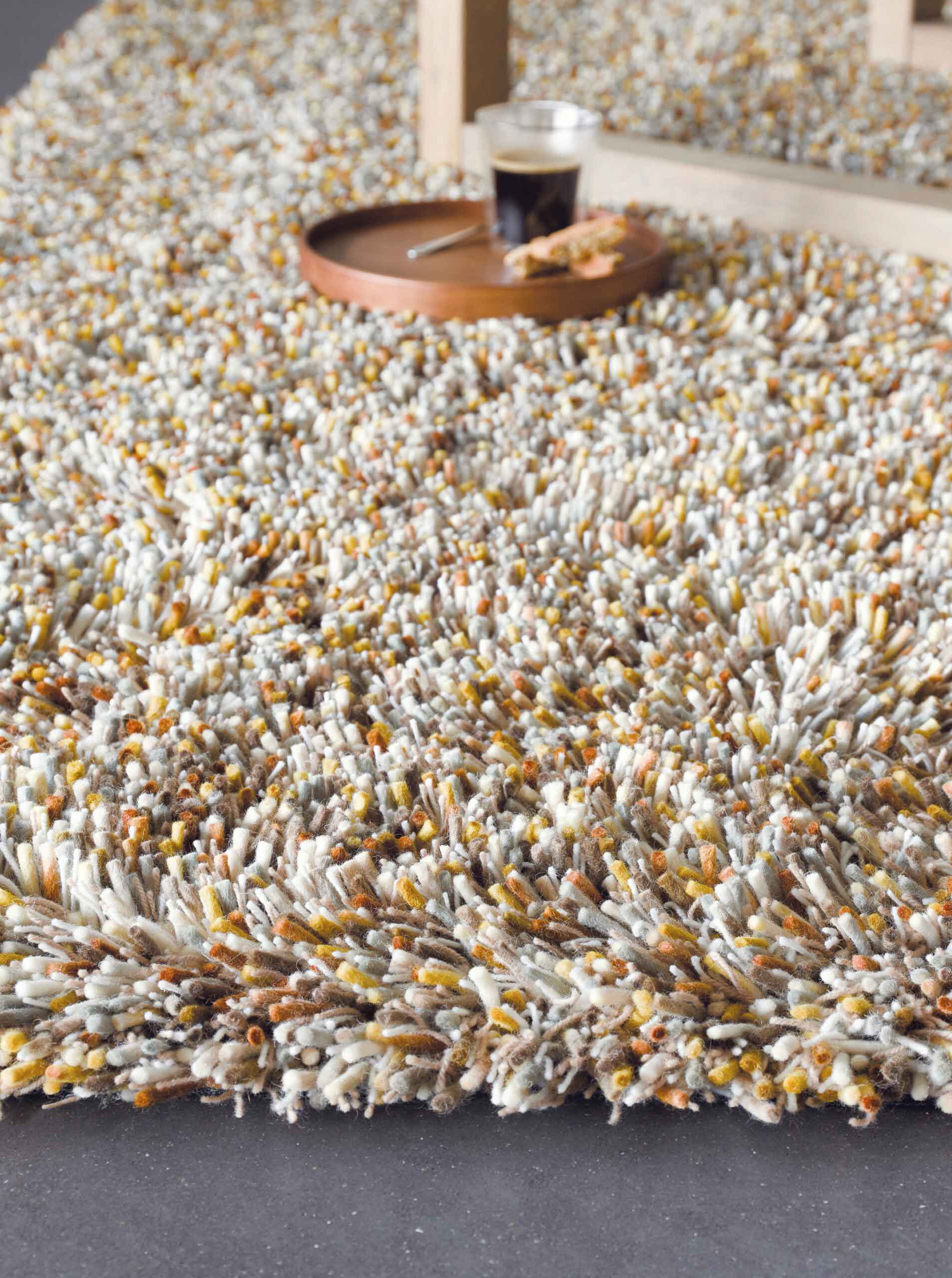 Koberec YOUNG krémovo-oranžový s dlhým vlasom