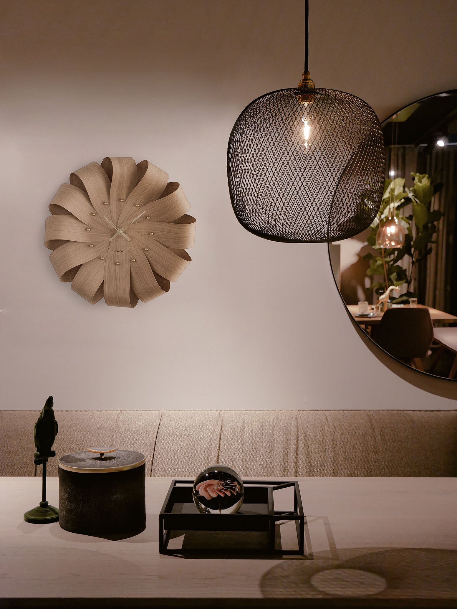 Nástenné hodiny BRISA z dubového dreva s mosadzným povrchom