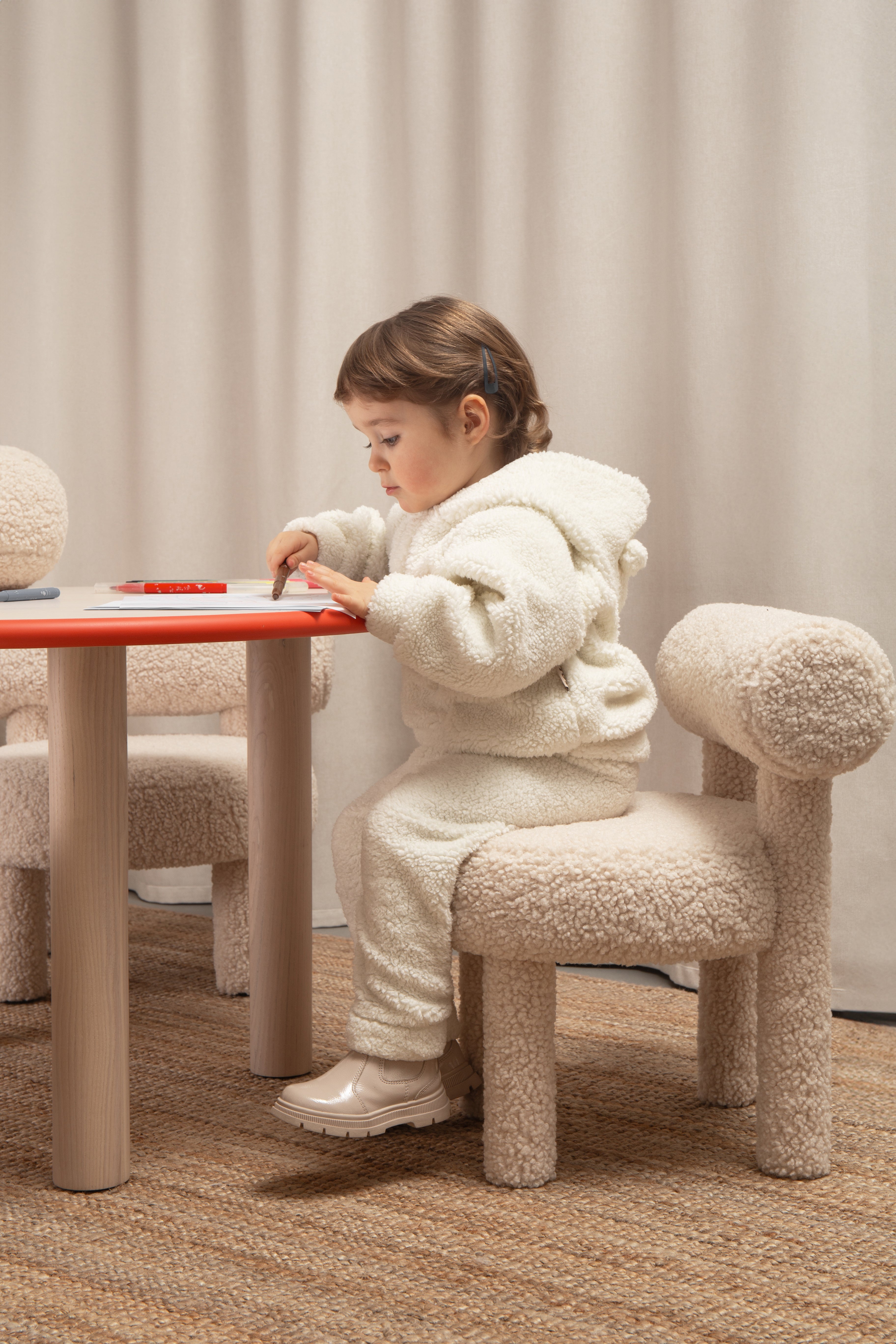 Okrúhly detský stôl BABY PAUL z prírodného jaseňového dreva