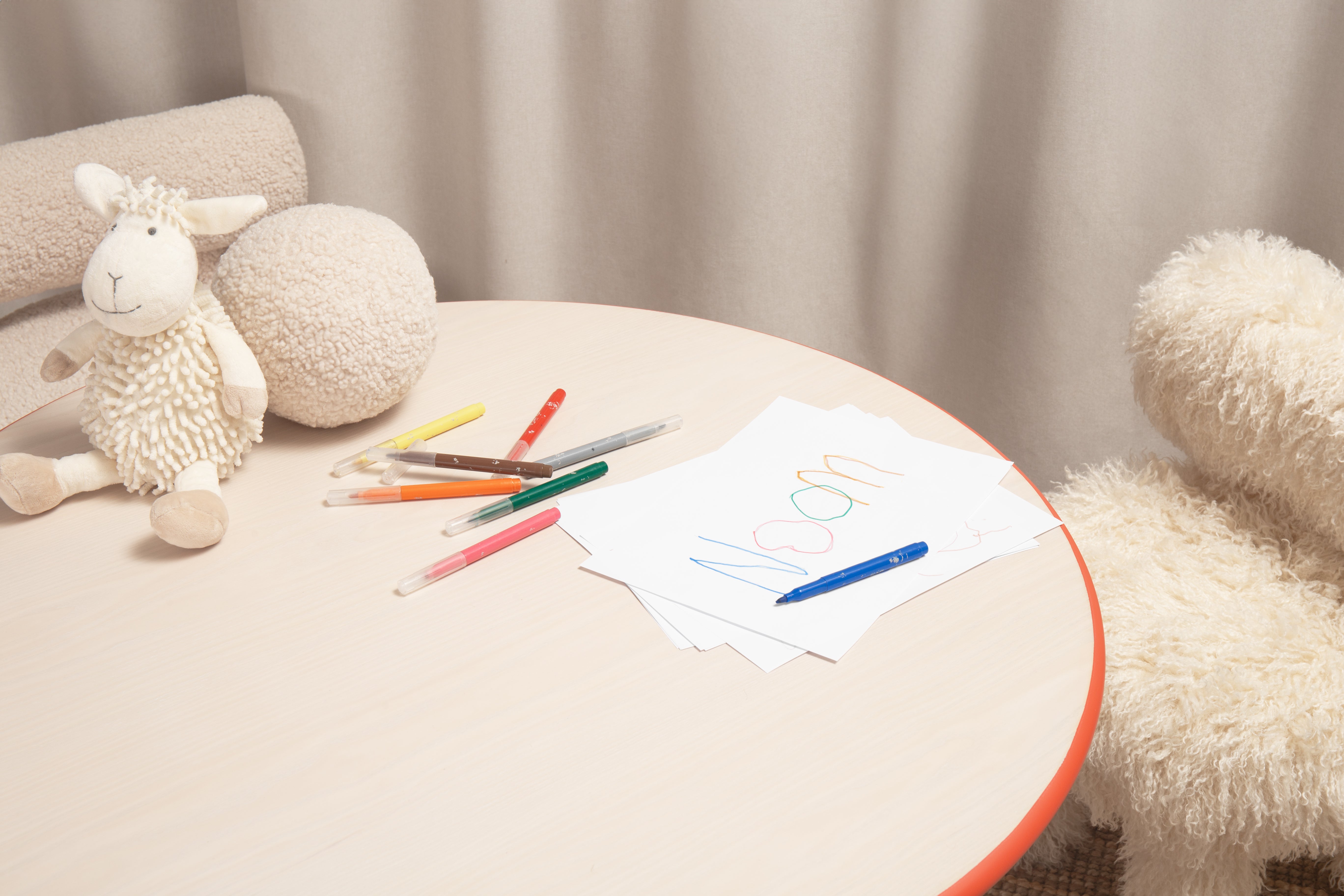 Okrúhly detský stôl BABY PAUL z prírodného jaseňového dreva