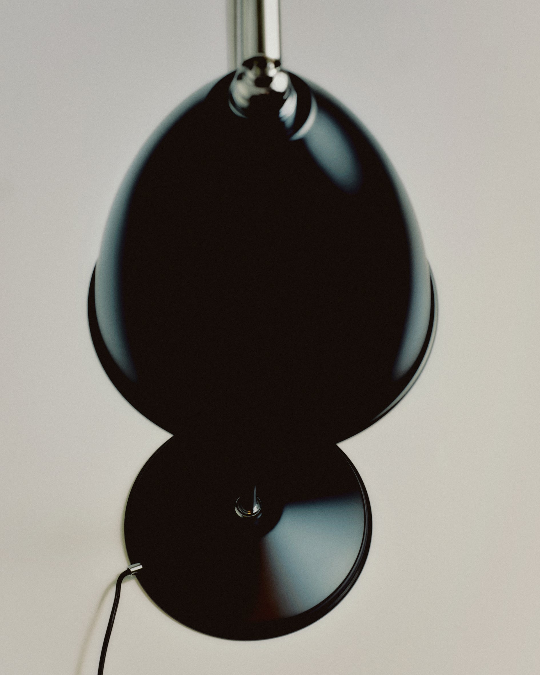 BESTLITE BL1 table lamp in brass with a porcelain shade