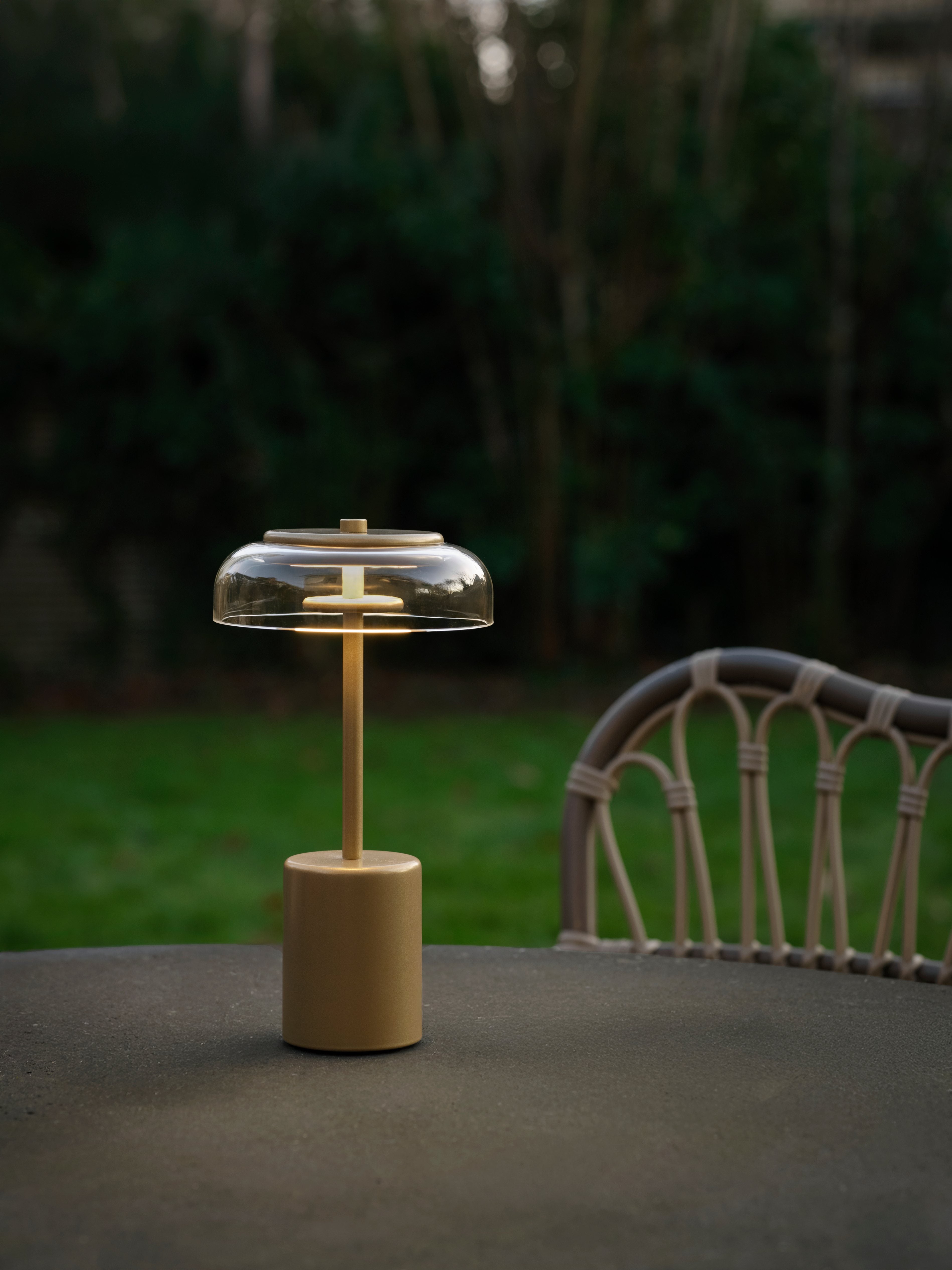 Prenosná lampa BLOSSI zlatá s priehľadným sklom