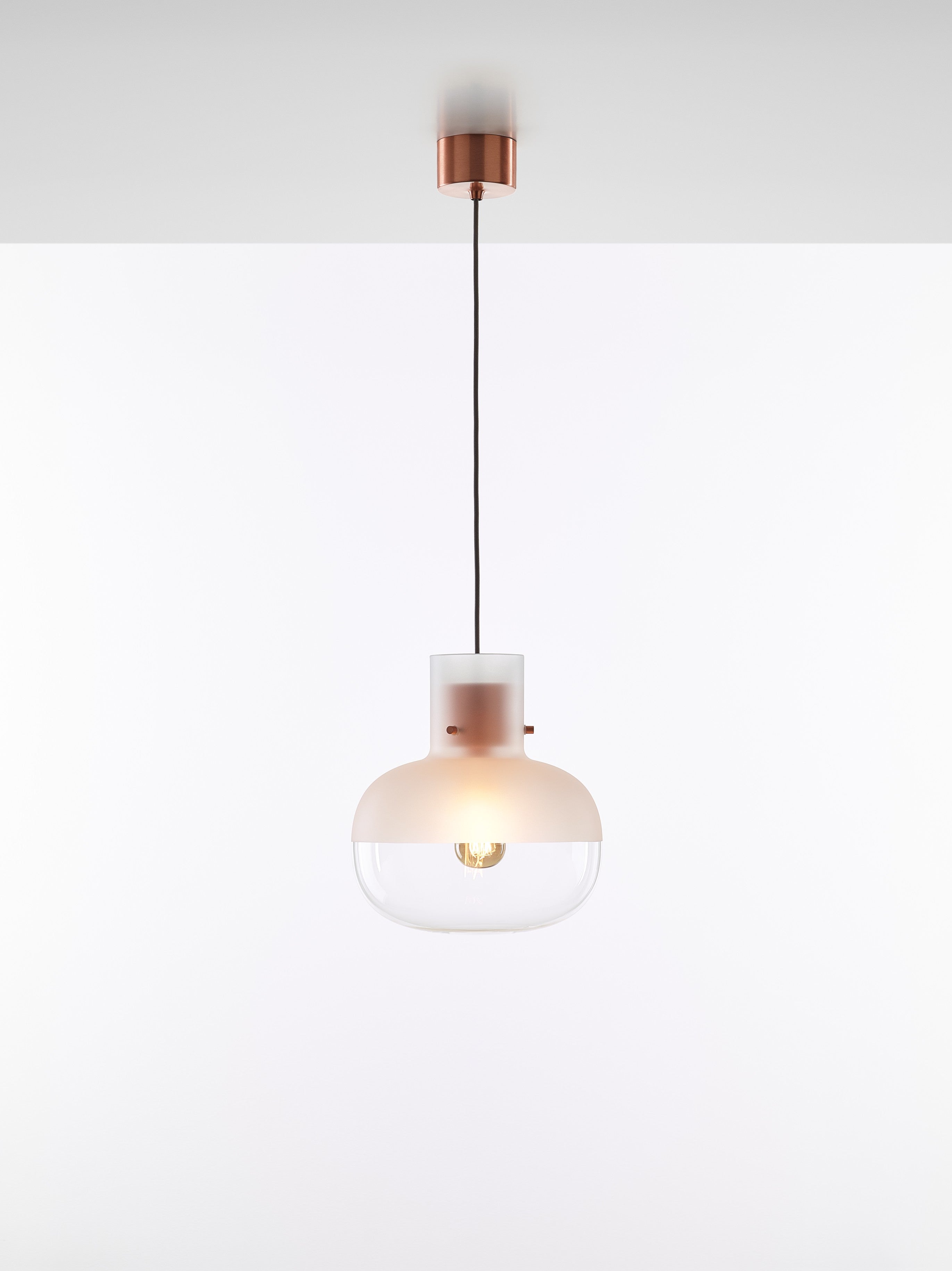 Závesná lampa AWA MEDIUM sklo fúkané