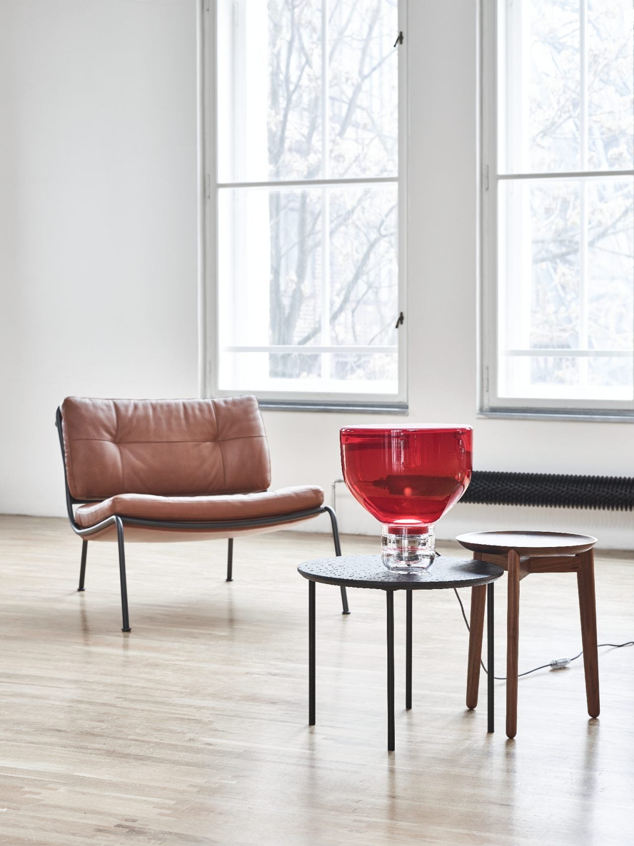 Stolná lampa LIGHTLINE s lesklým podstavcom