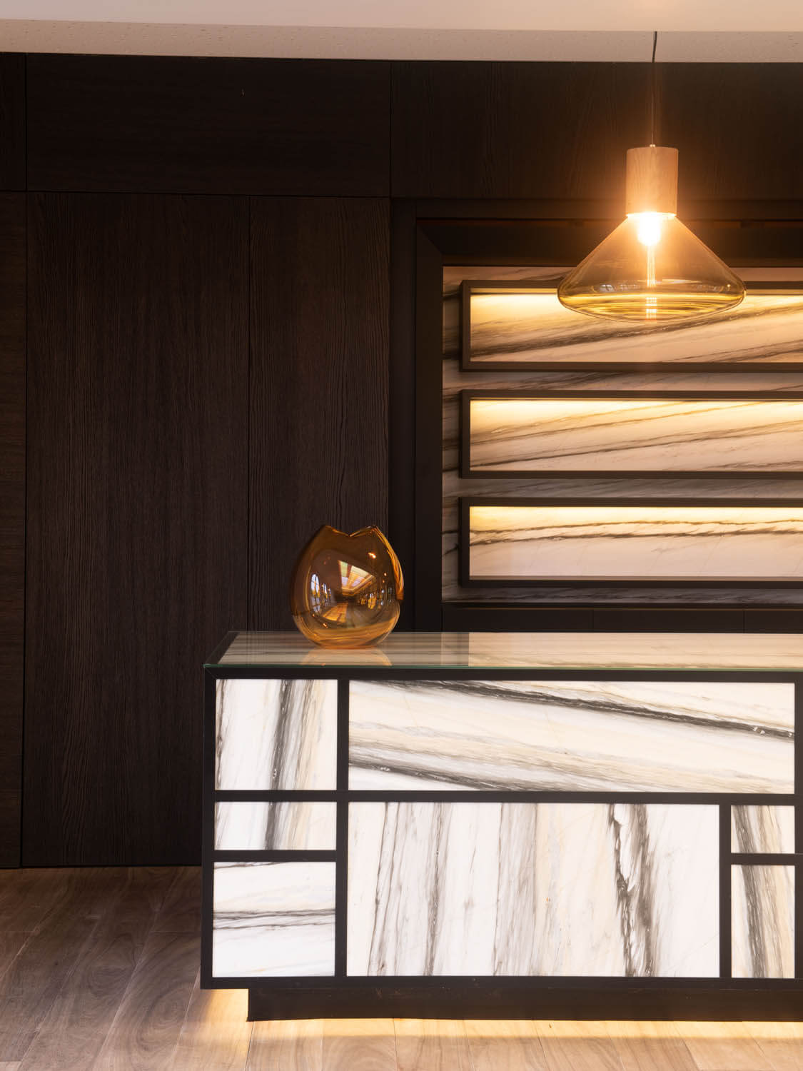 Závesná lampa MUFFINS z fúkaného skla