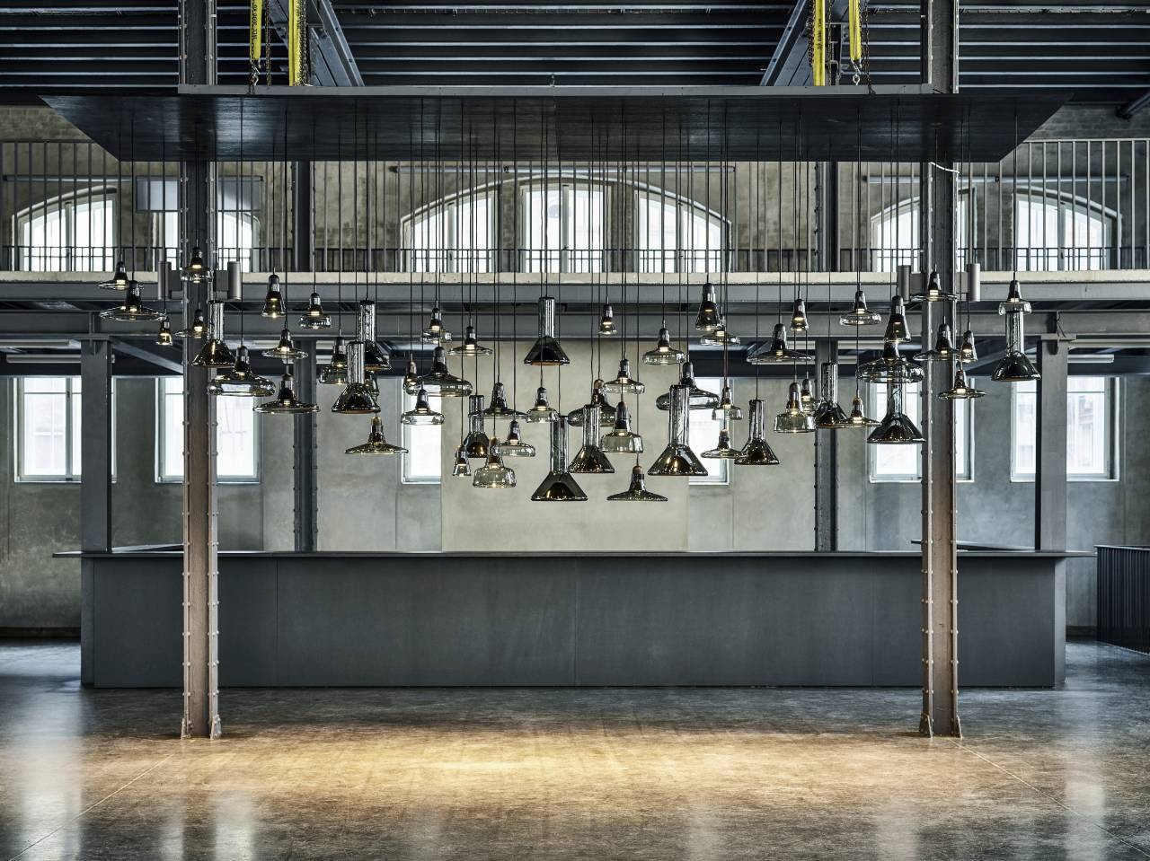 Shadows PC895 Shadows PC895 shiny glass