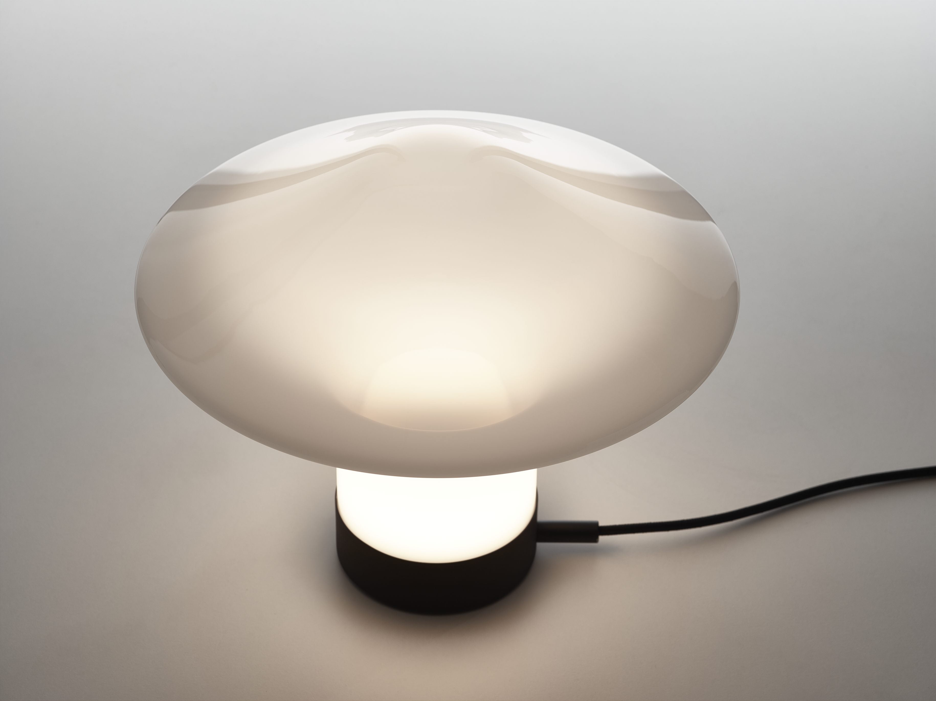 Stolná lampa TROTTOLA sklo fúkané