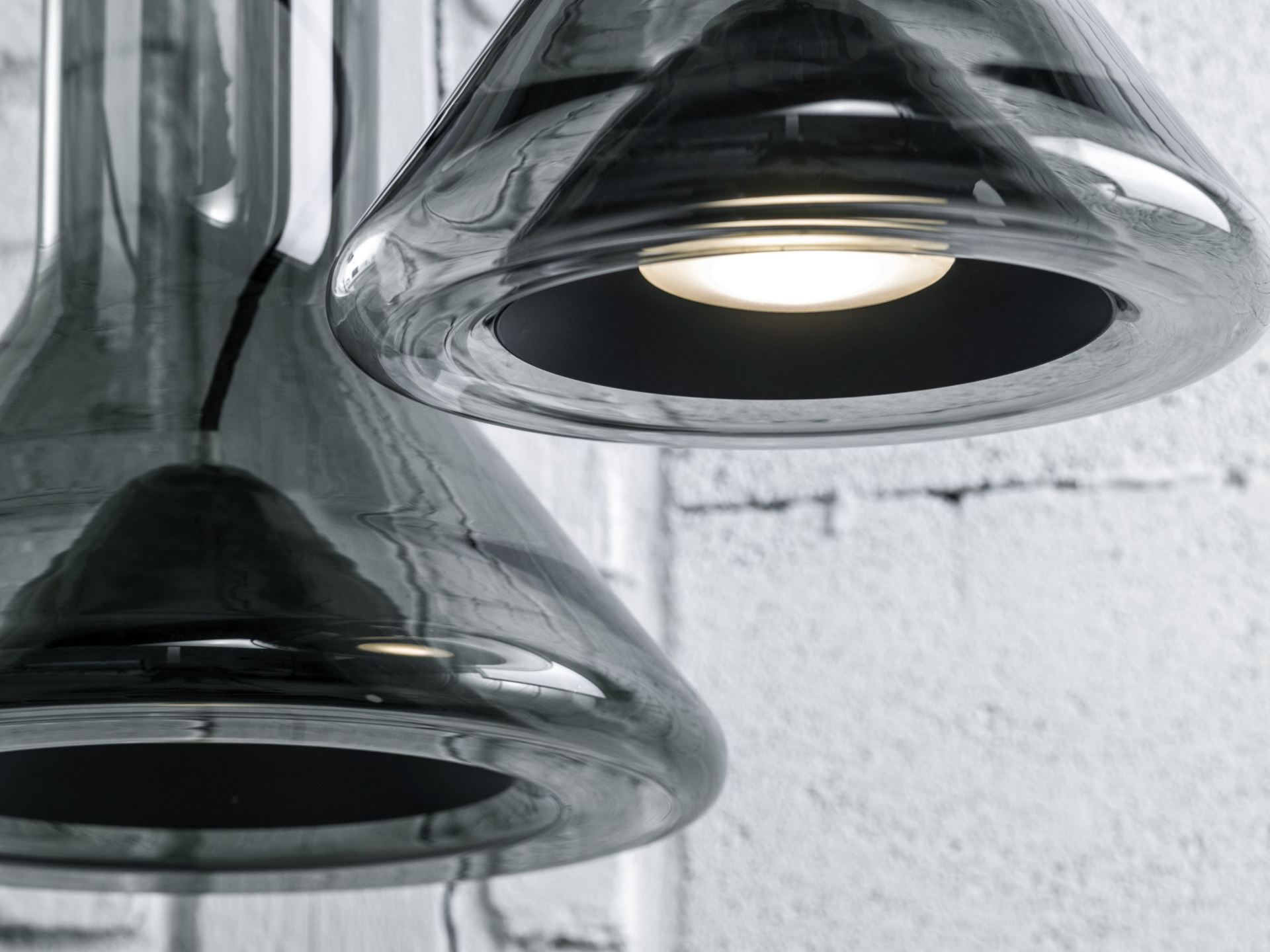 Závesná lampa WHISTLE sklo fúkané