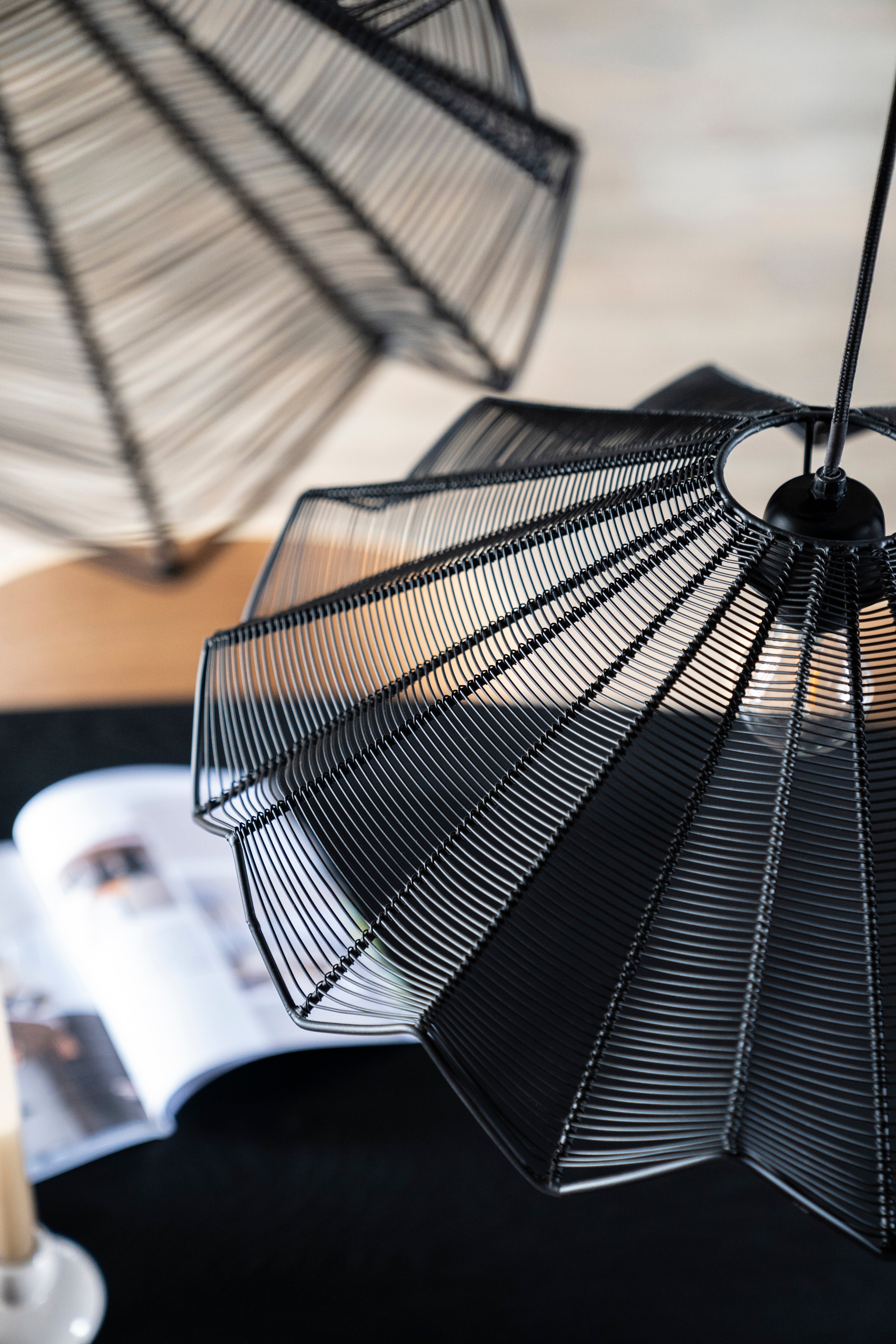 Závesná lampa VARJO čierna