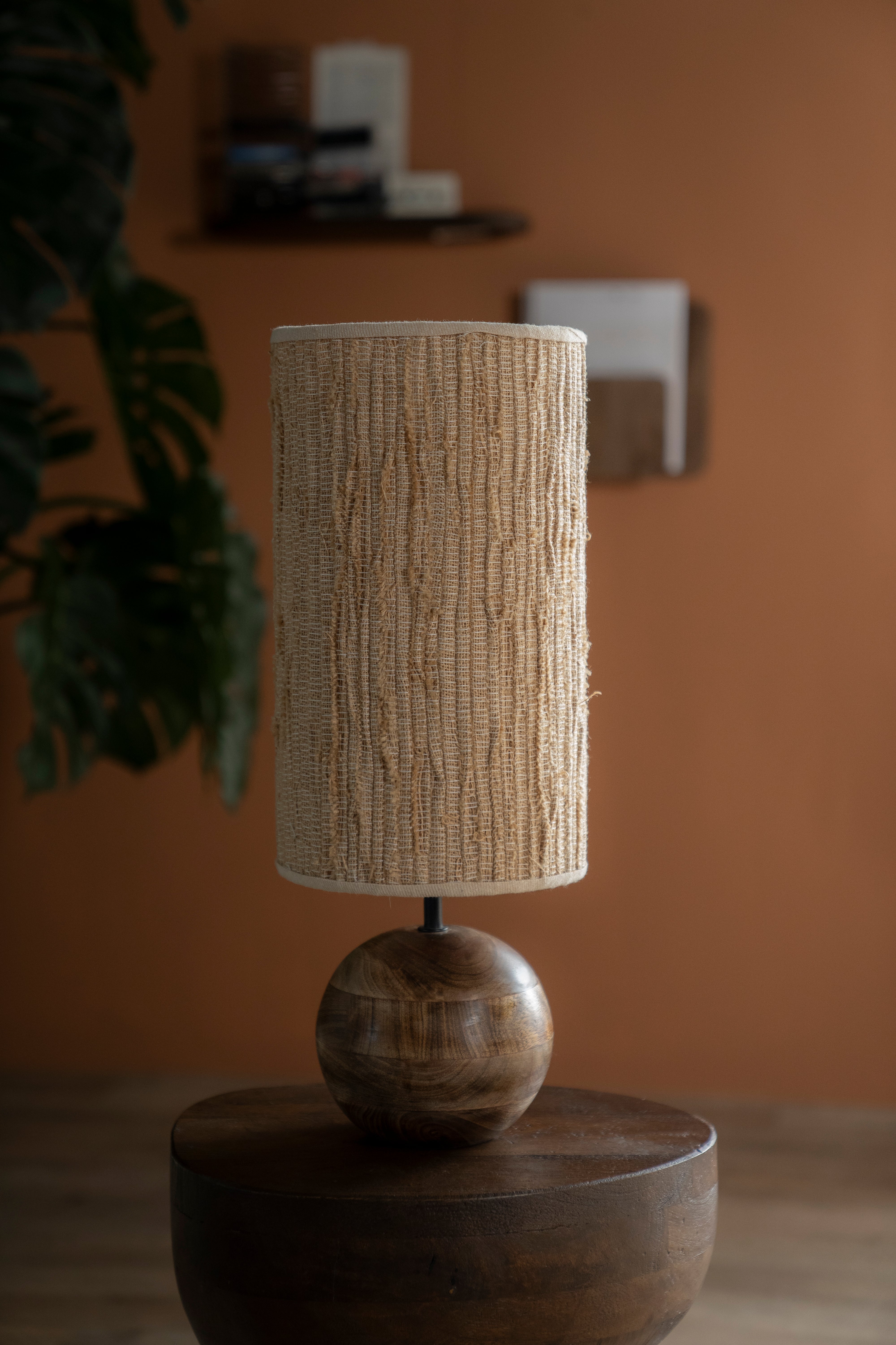 Stolná lampa GADJA juta s dreveným podstavcom