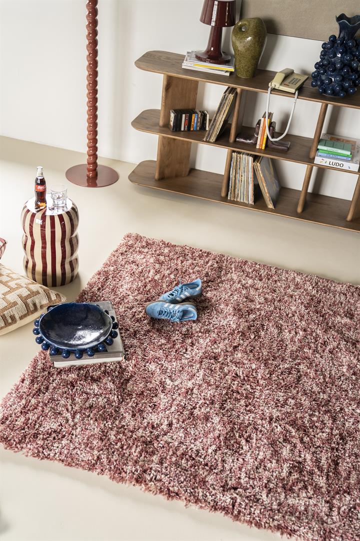 MIXI burgundy rug with long pile