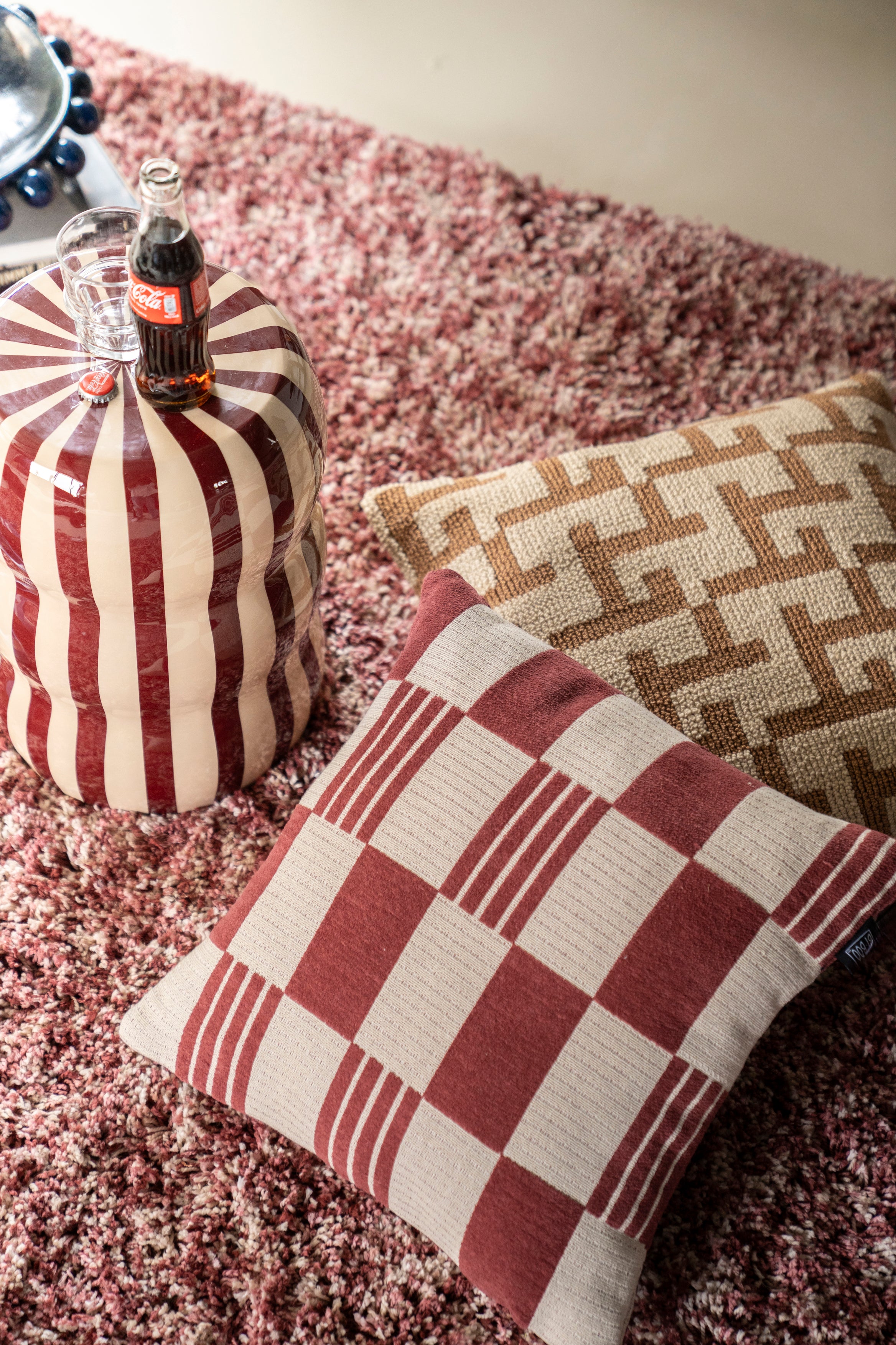 TWIST cushion burgundy with beige