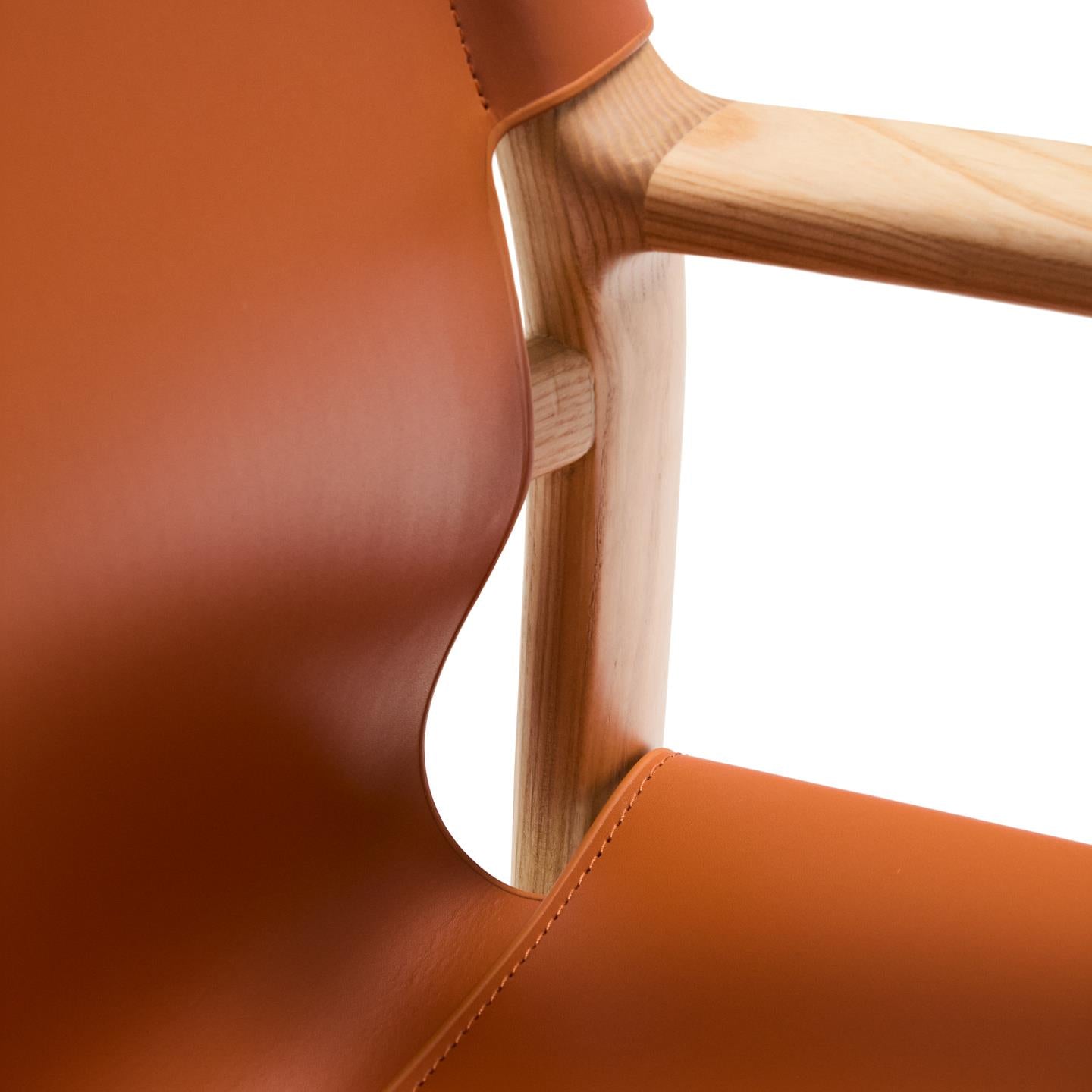 JAN chair in light brown recycled leather with ash wood