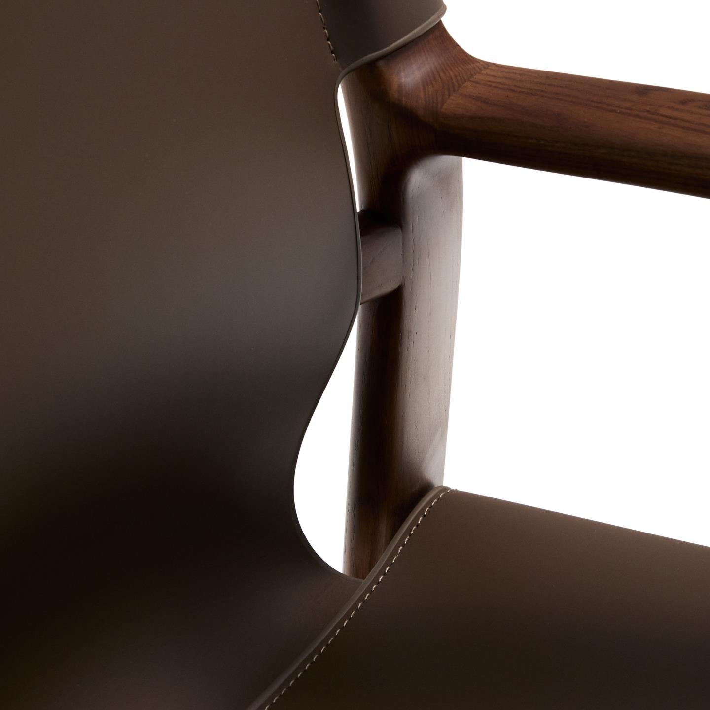 JAN chair in brown recycled leather with dark ash wood