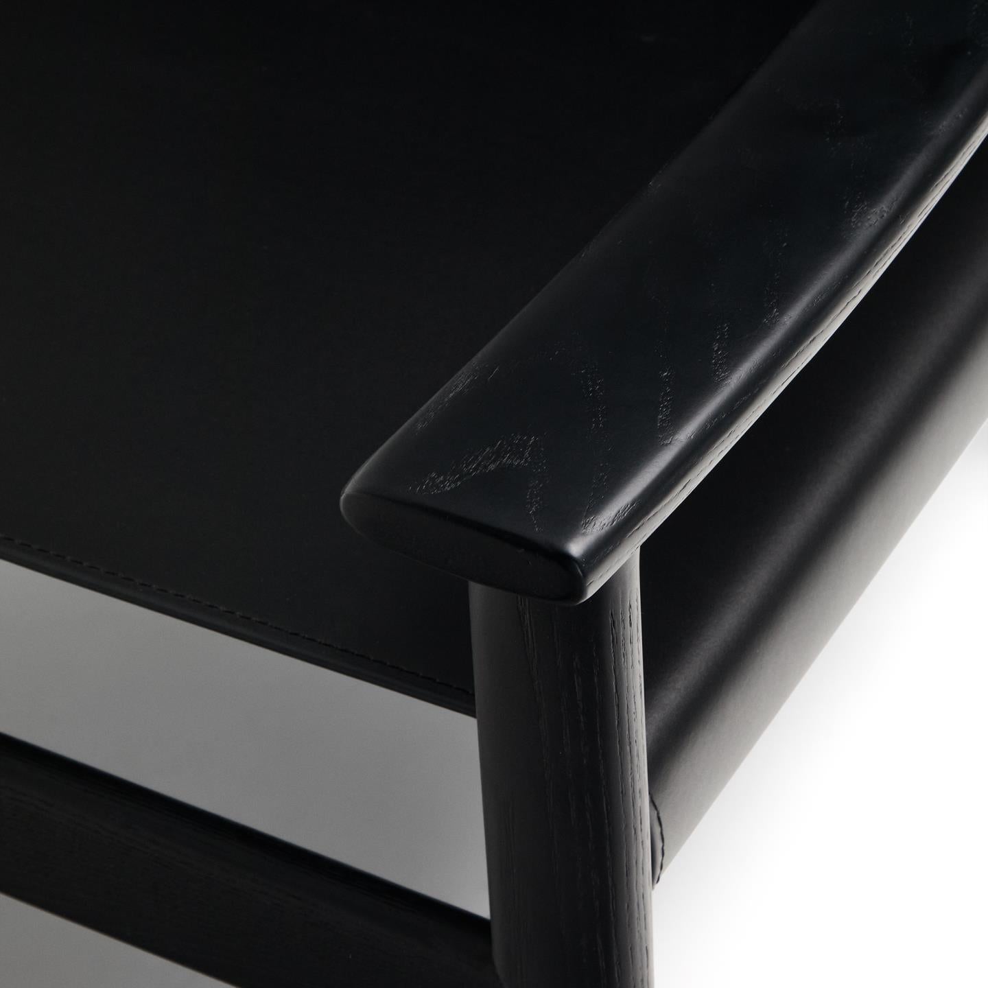 JAN armchair in black recycled leather with black ash wood