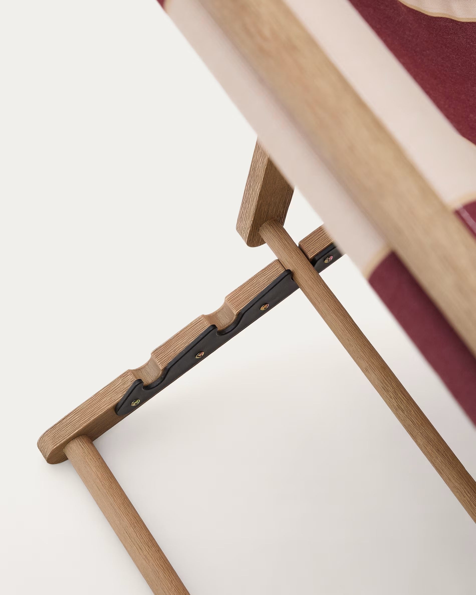 Ležadlo VILARA bordovo-bežové s akáciovou základňou