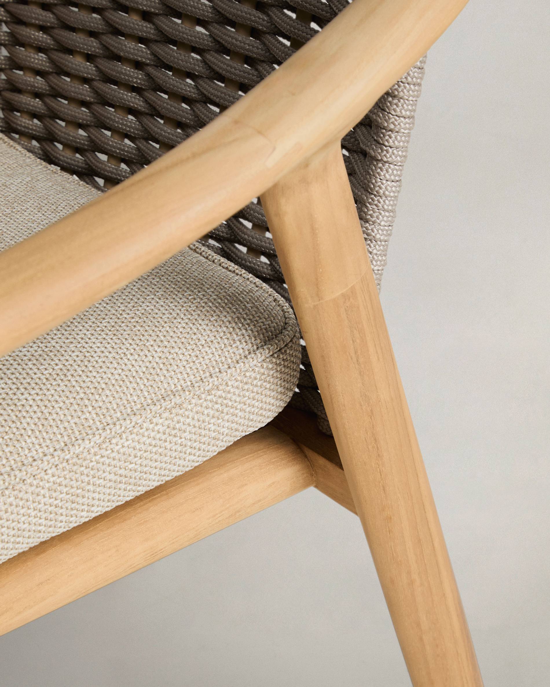 Záhradná stolička ELUNDA z masívneho teakového dreva