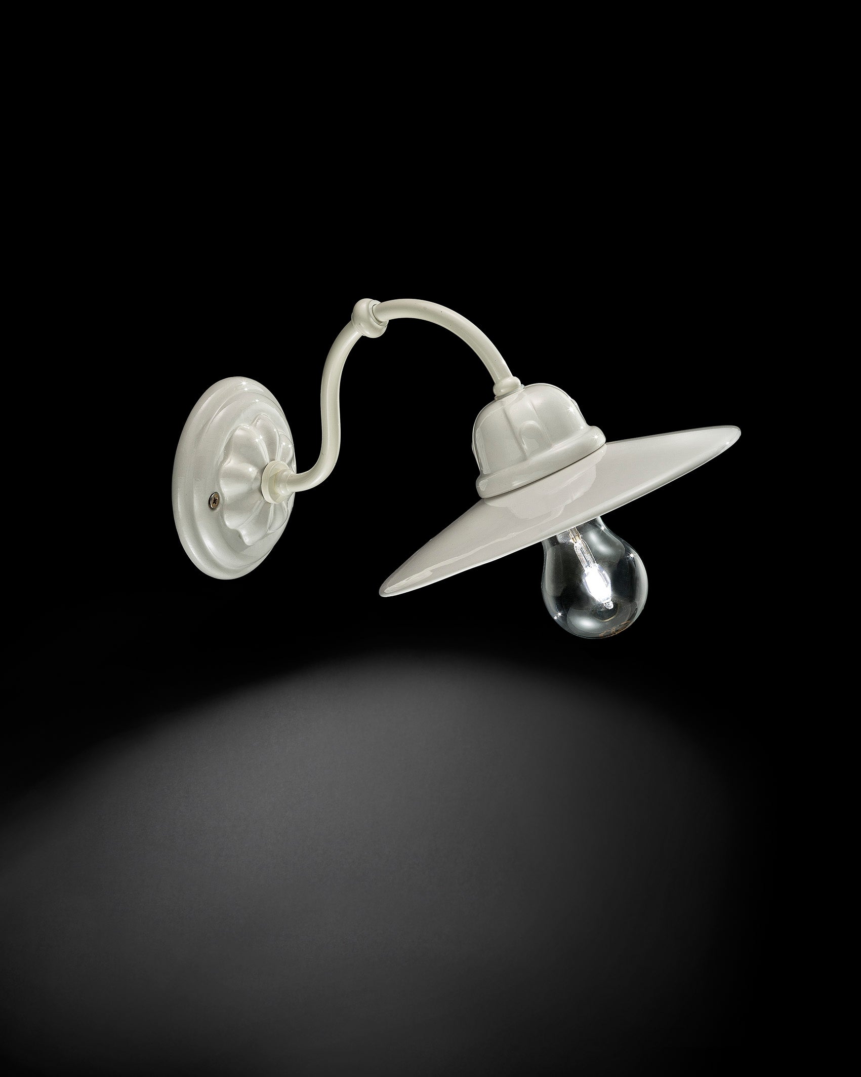 Biely keramický nástenný svietidlo B&W