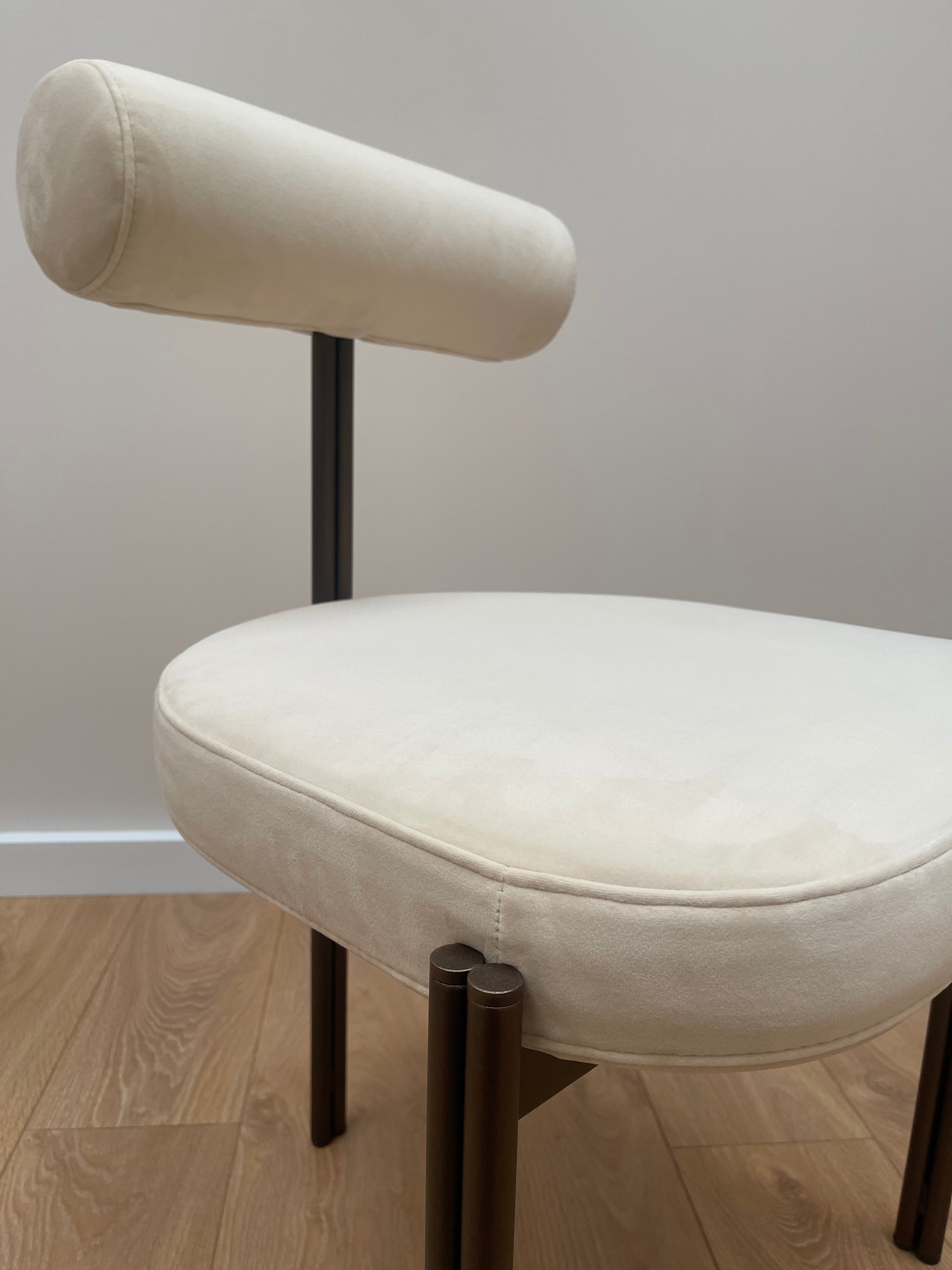 Sametová stolička CAILLOU béžová - po výstave