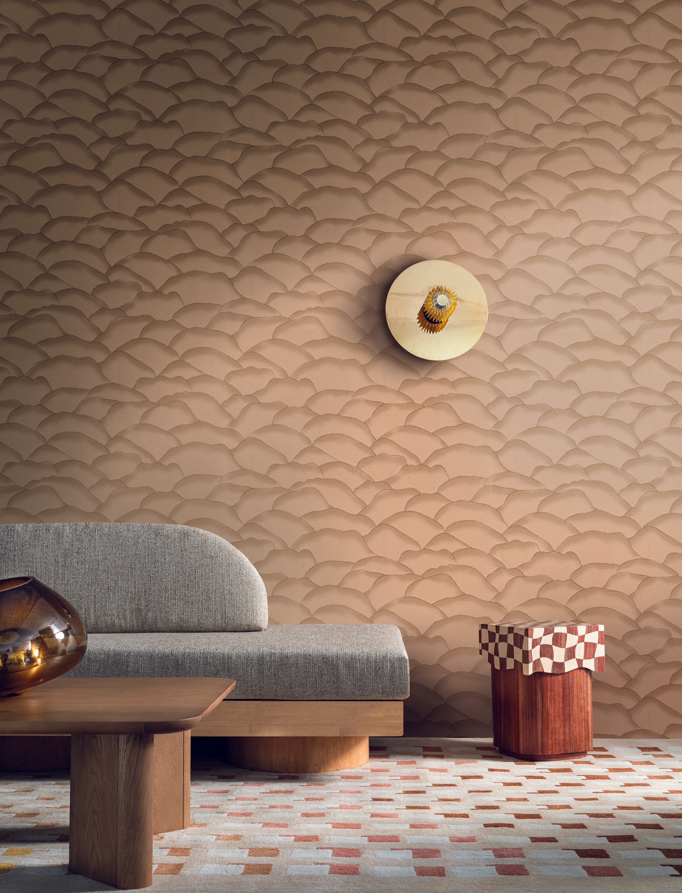 Structural wallpaper imitating fabric with an abstract wave pattern ONDULA ébène