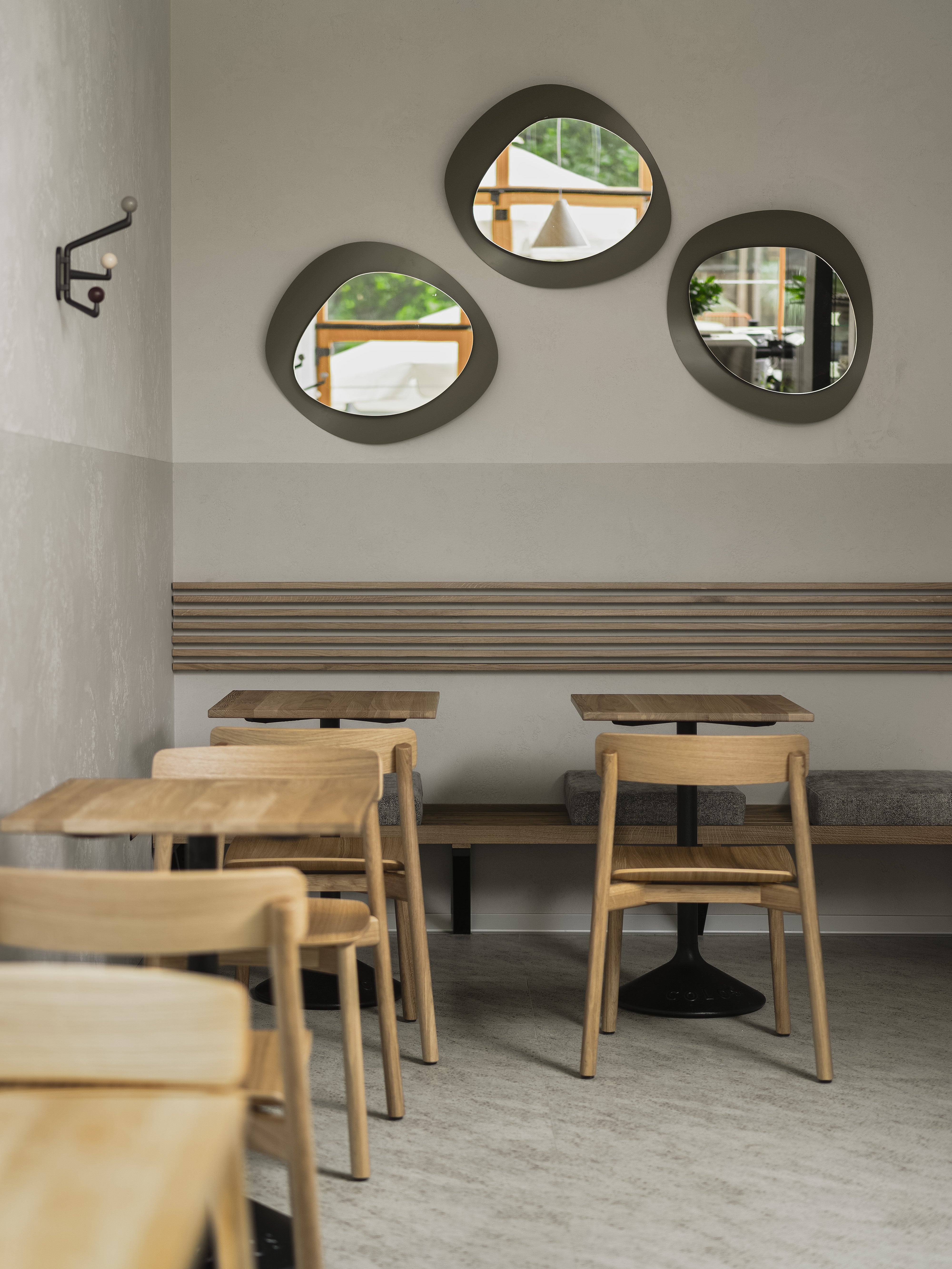 Stolička ARCHE čierne dubové drevo