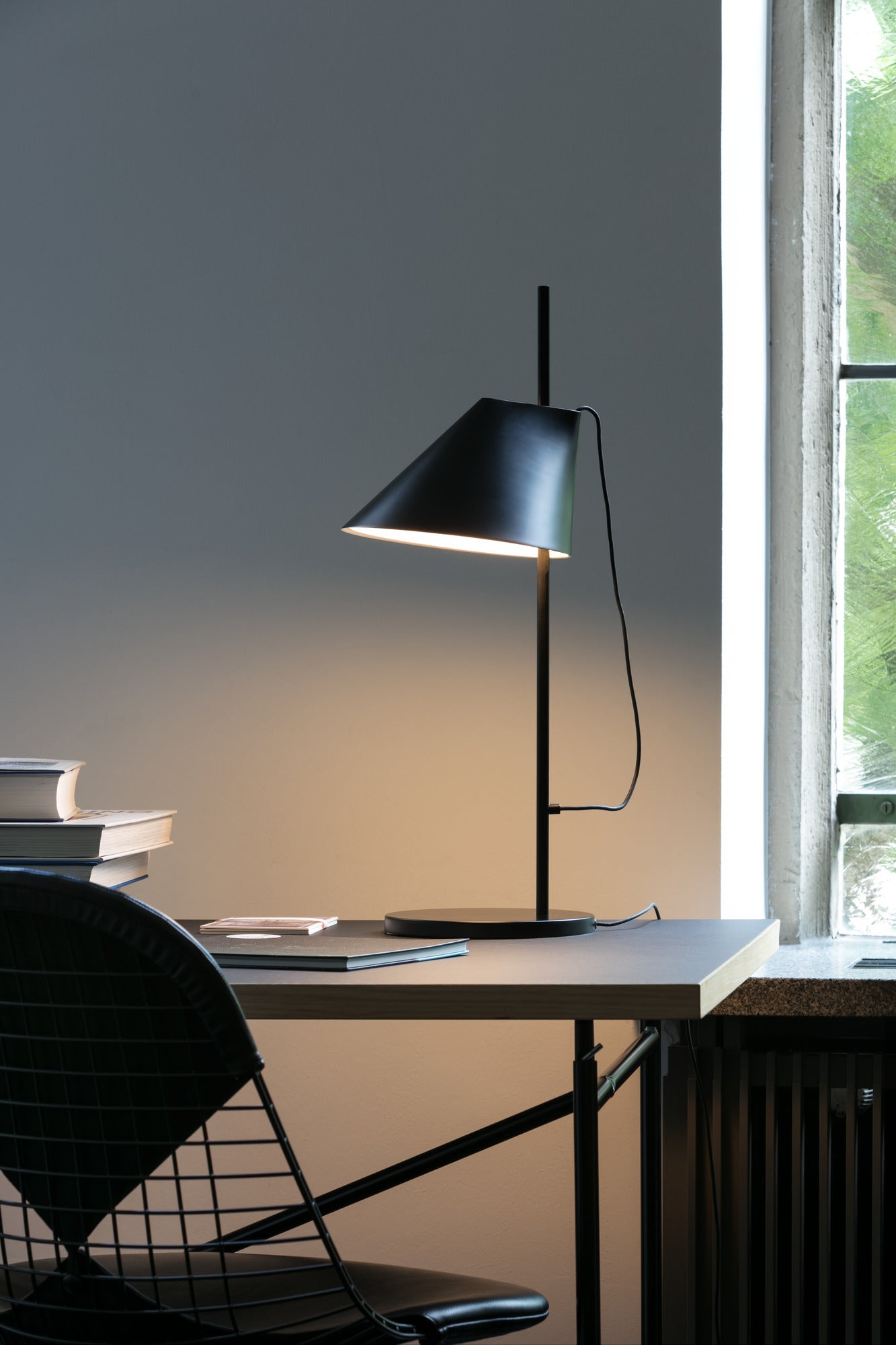 Stolná lampa YUH čierna
