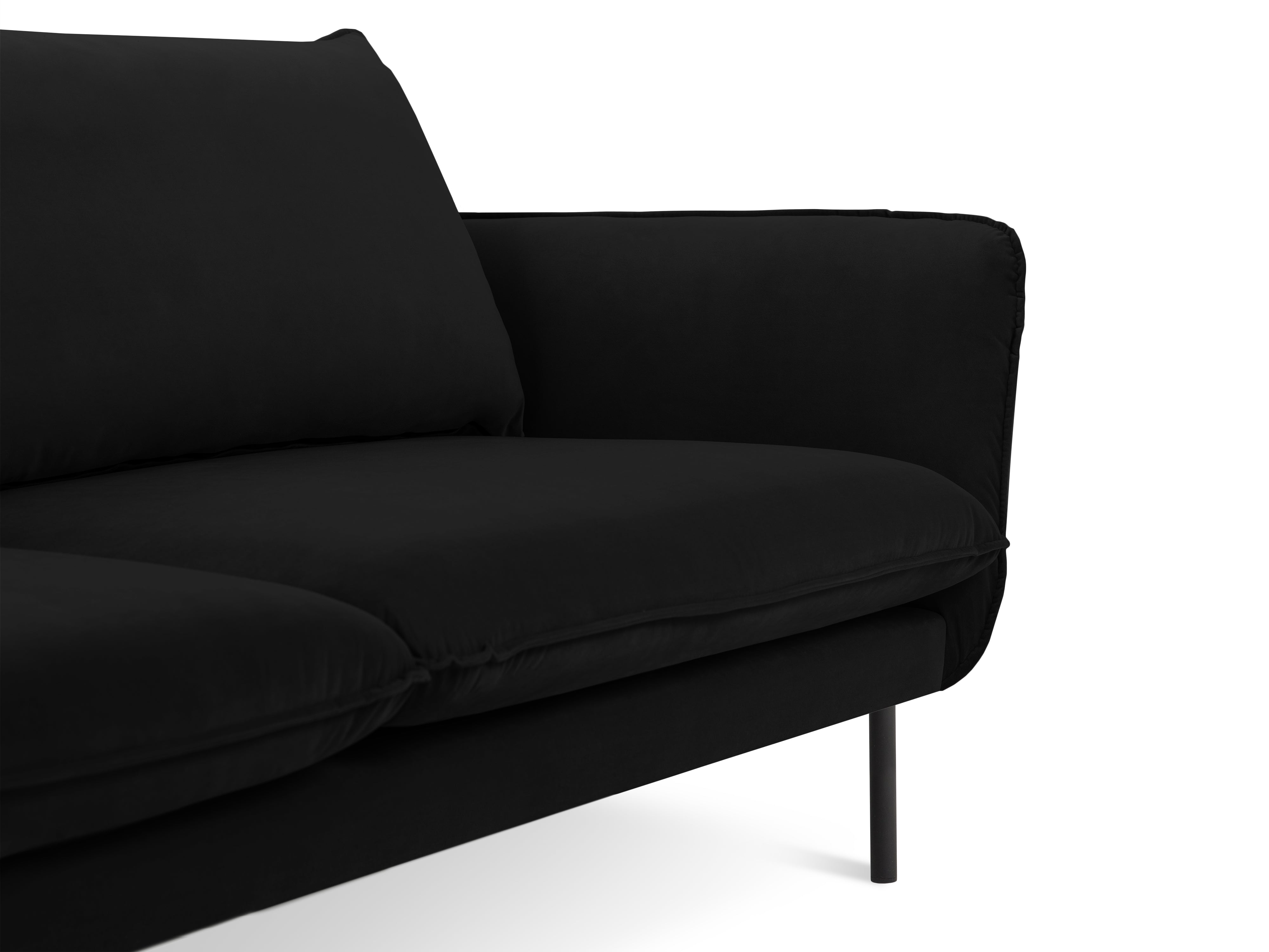 Sofa z jemného velúru pre 2 osoby VIENNA čierna s čiernym podstavcom