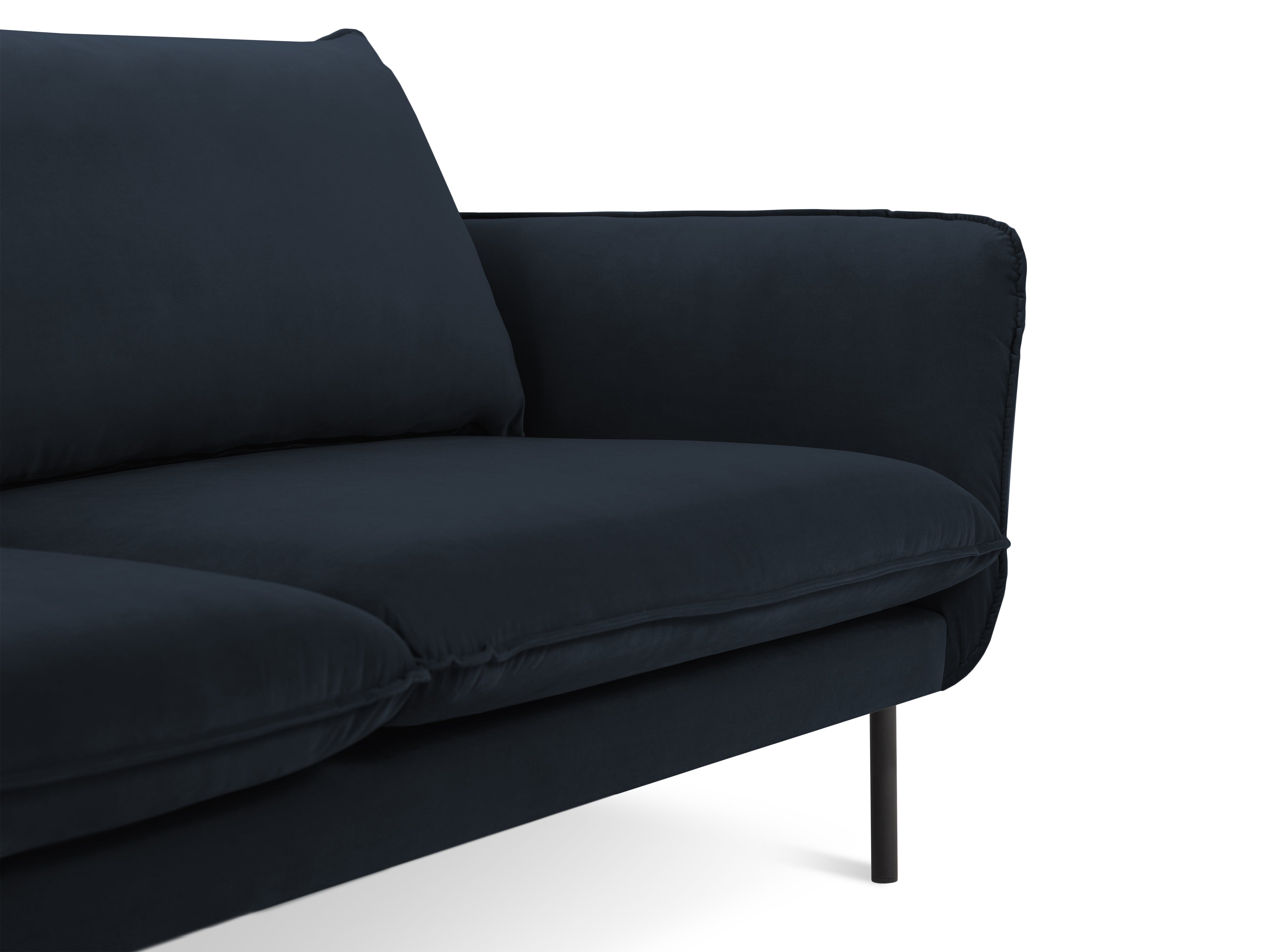 Sofa z jemného zamatového materiálu 3-miestna VIENNA tmavomodrá s čiernym podstavcom