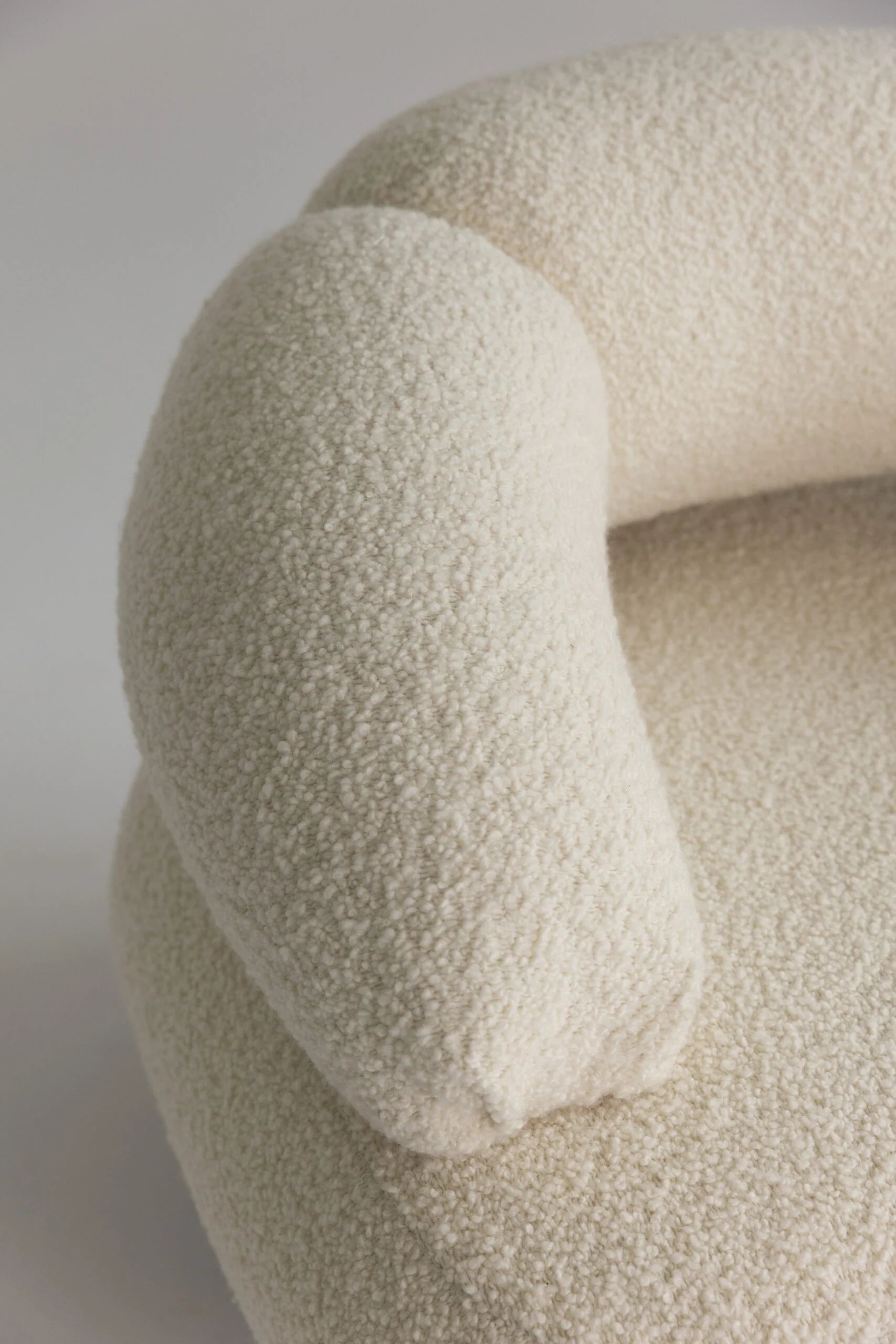 Otočný kreslo CROISSANT čalúnené