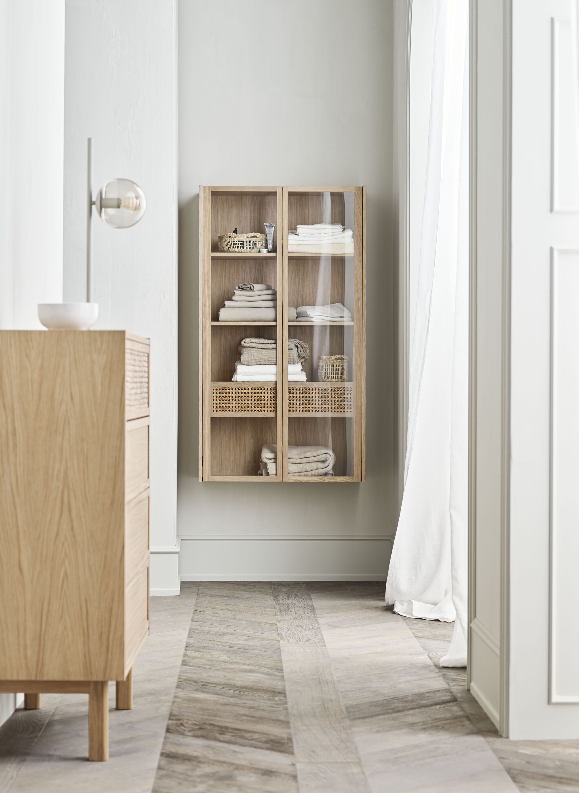 Nástenná skrinka CANA bielené dubové drevo