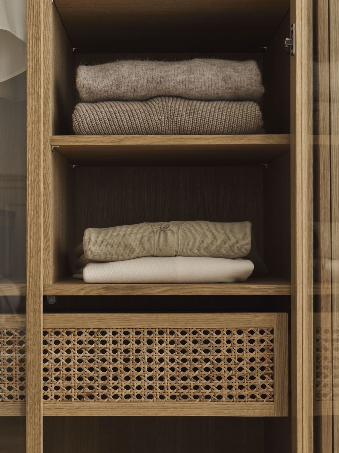 Vitrína CANA z dubového dreva