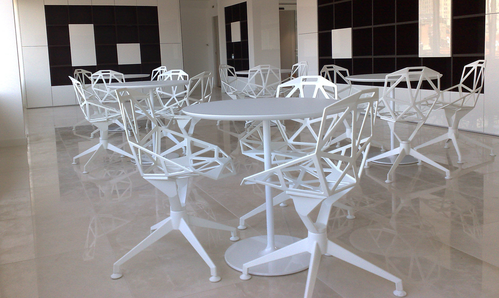 Otáčacie kreslo CHAIR_ONE_4STAR čierne