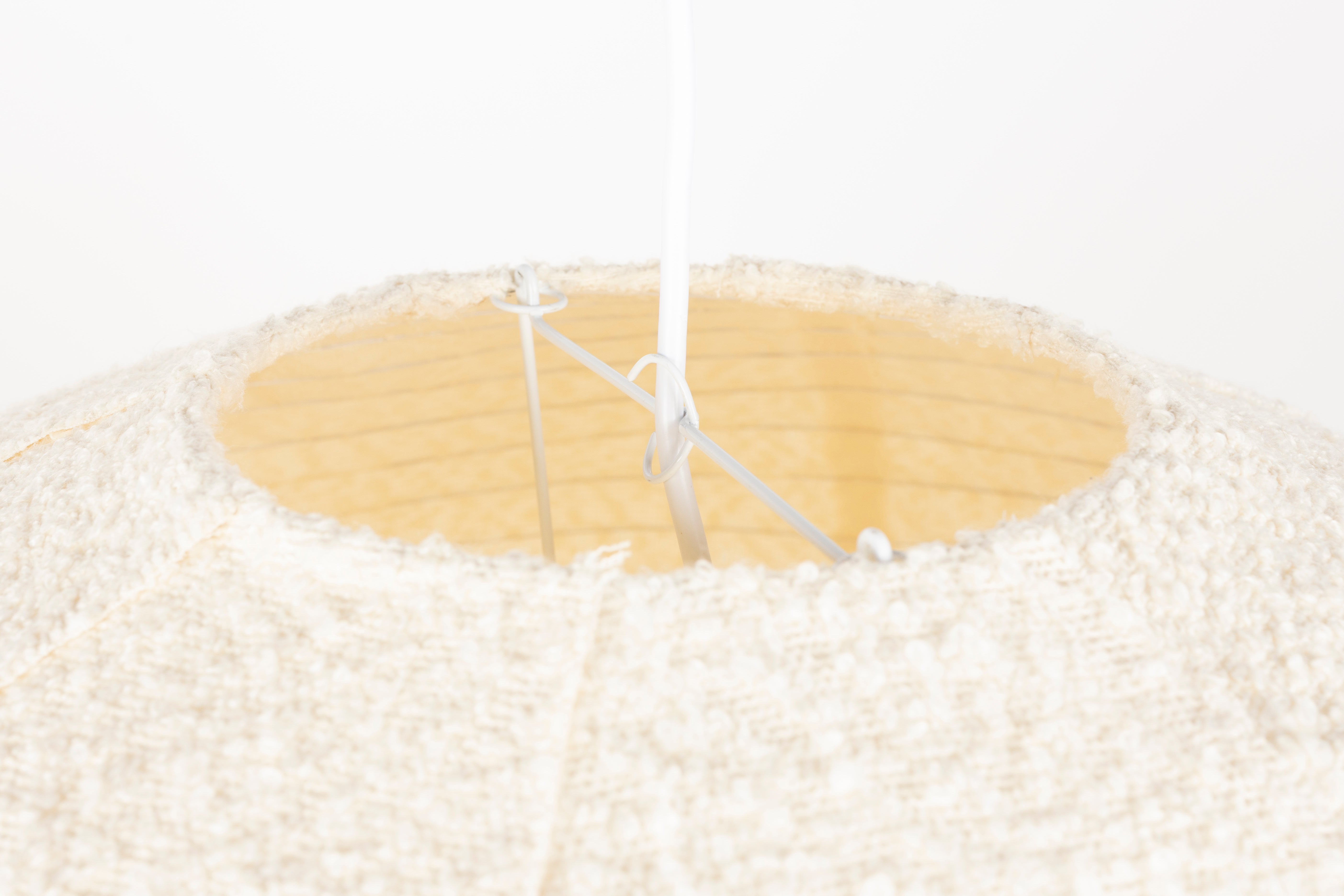 Lampa visiacá COCOON krémový bouclé