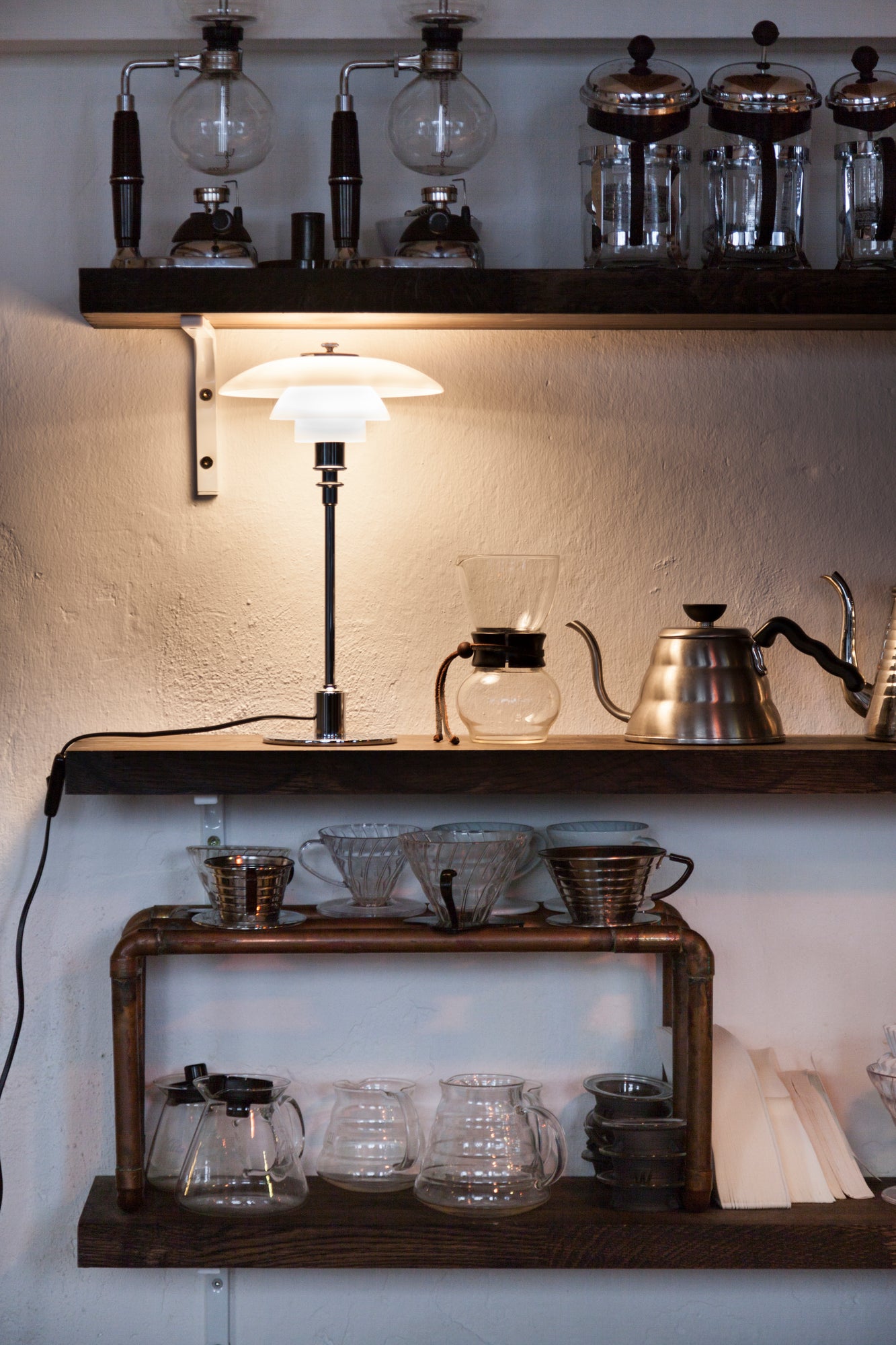 Stolná lampa PH 2/1 biela s čiernym podstavcom