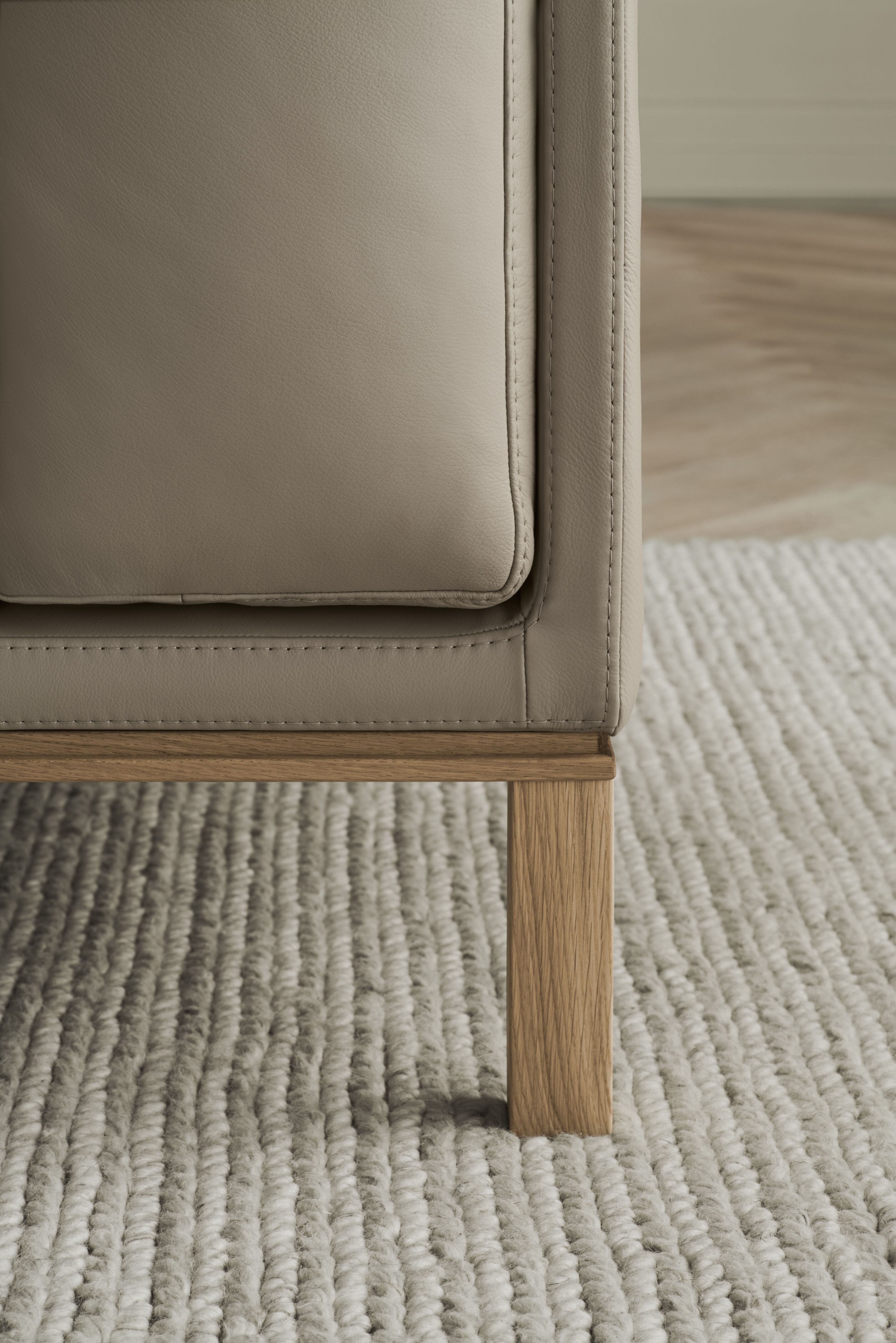 Modulárna pohovka COSY - ľavostranný szezlong s dubovým podstavcom