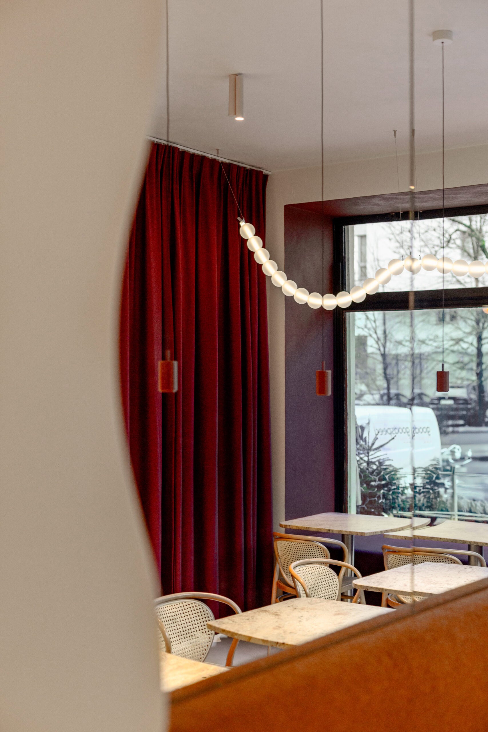 Závesná lampa DAISY sklo fúkané