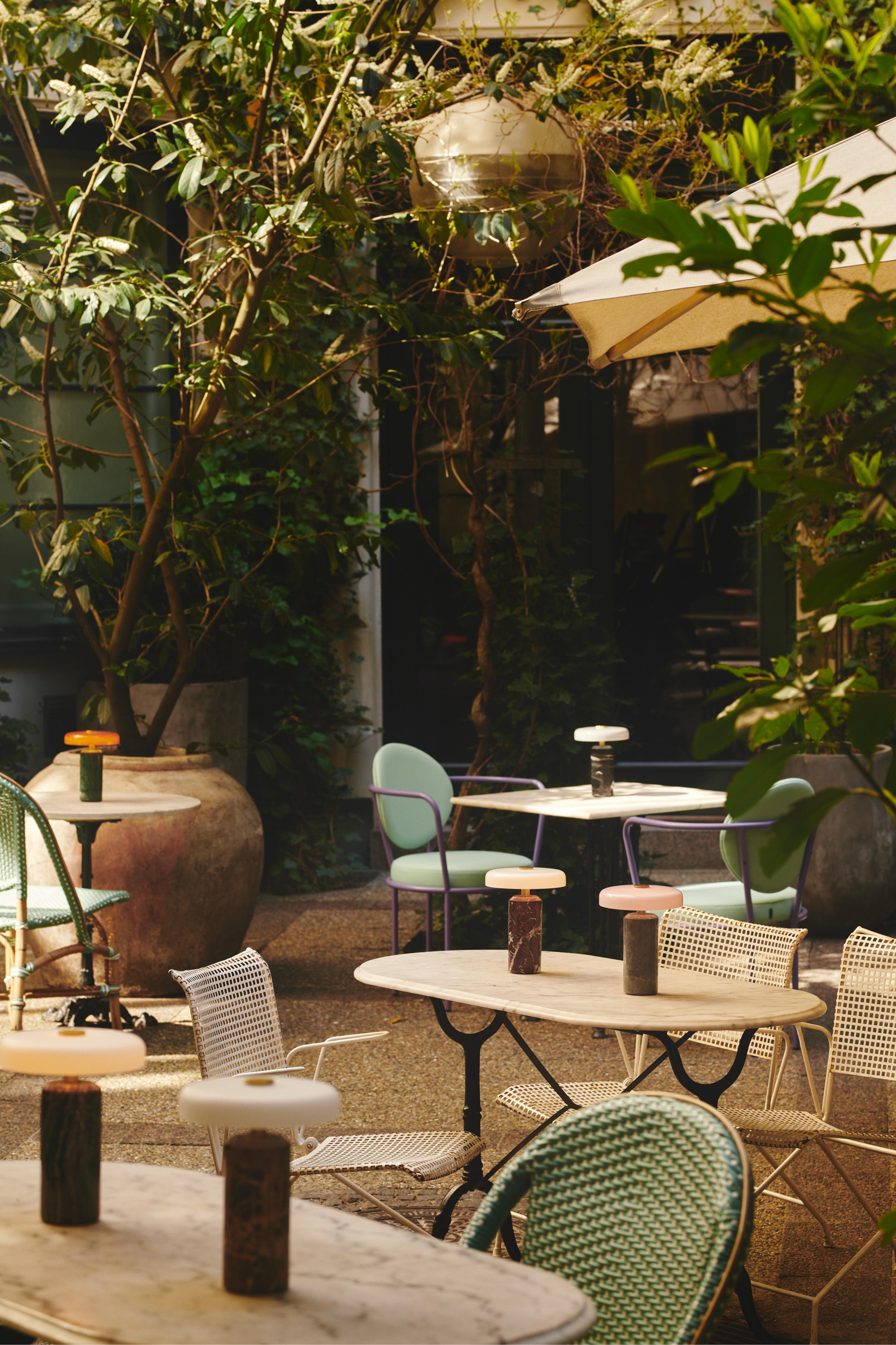 Prenosná lampa TRIP hnedý mramor s mliečnobielym sklom