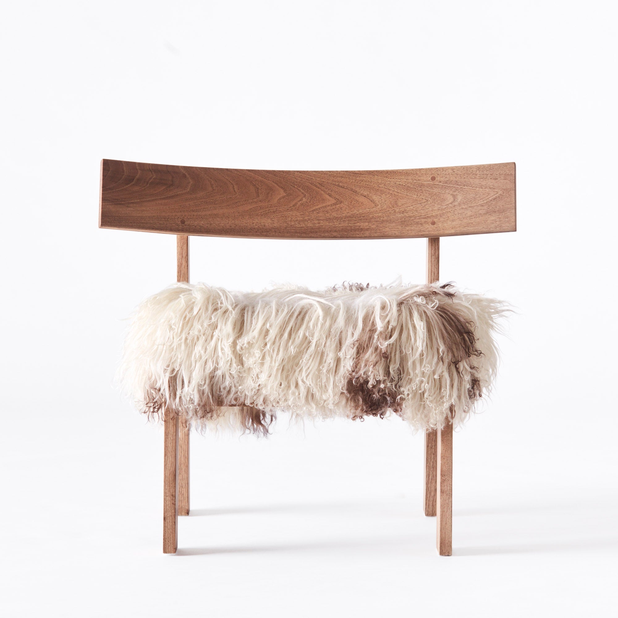 Fotel EASY z orechového dreva a ovčej kože