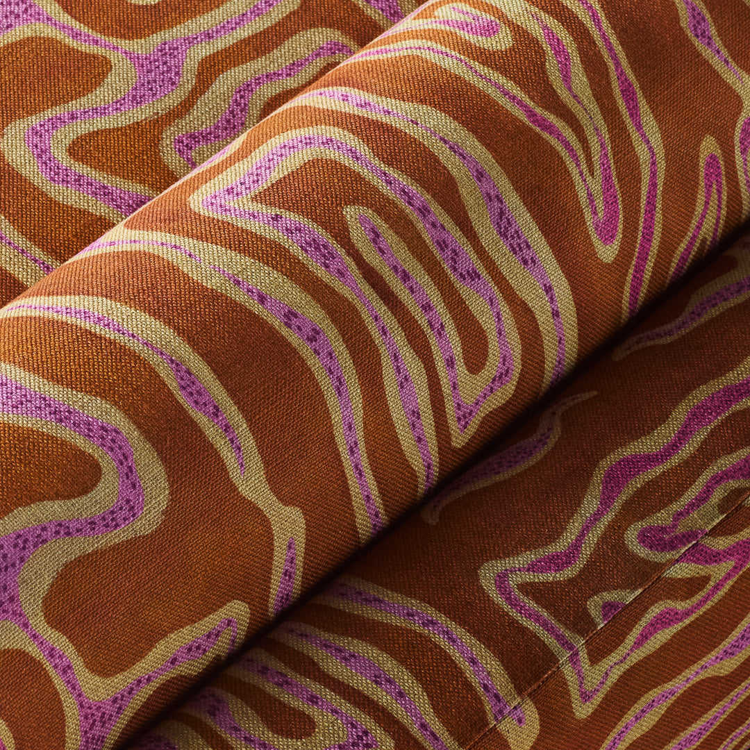 Ležadlo v oranžovej farbe s ružovo-bežovým vzorom