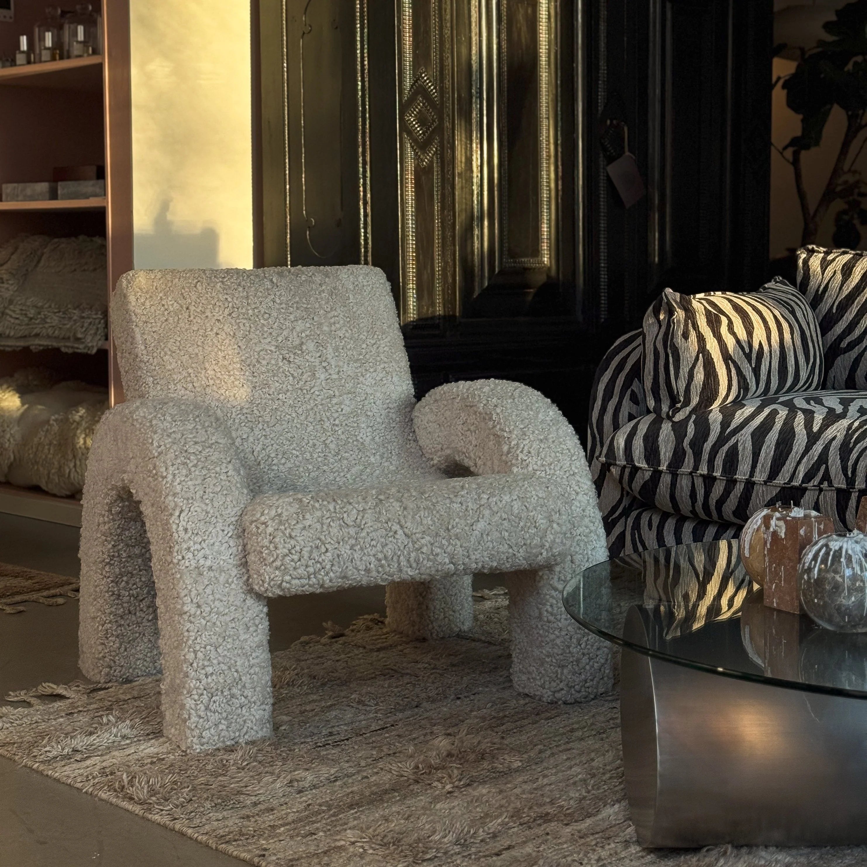 Fotel ARCO ovčia koža