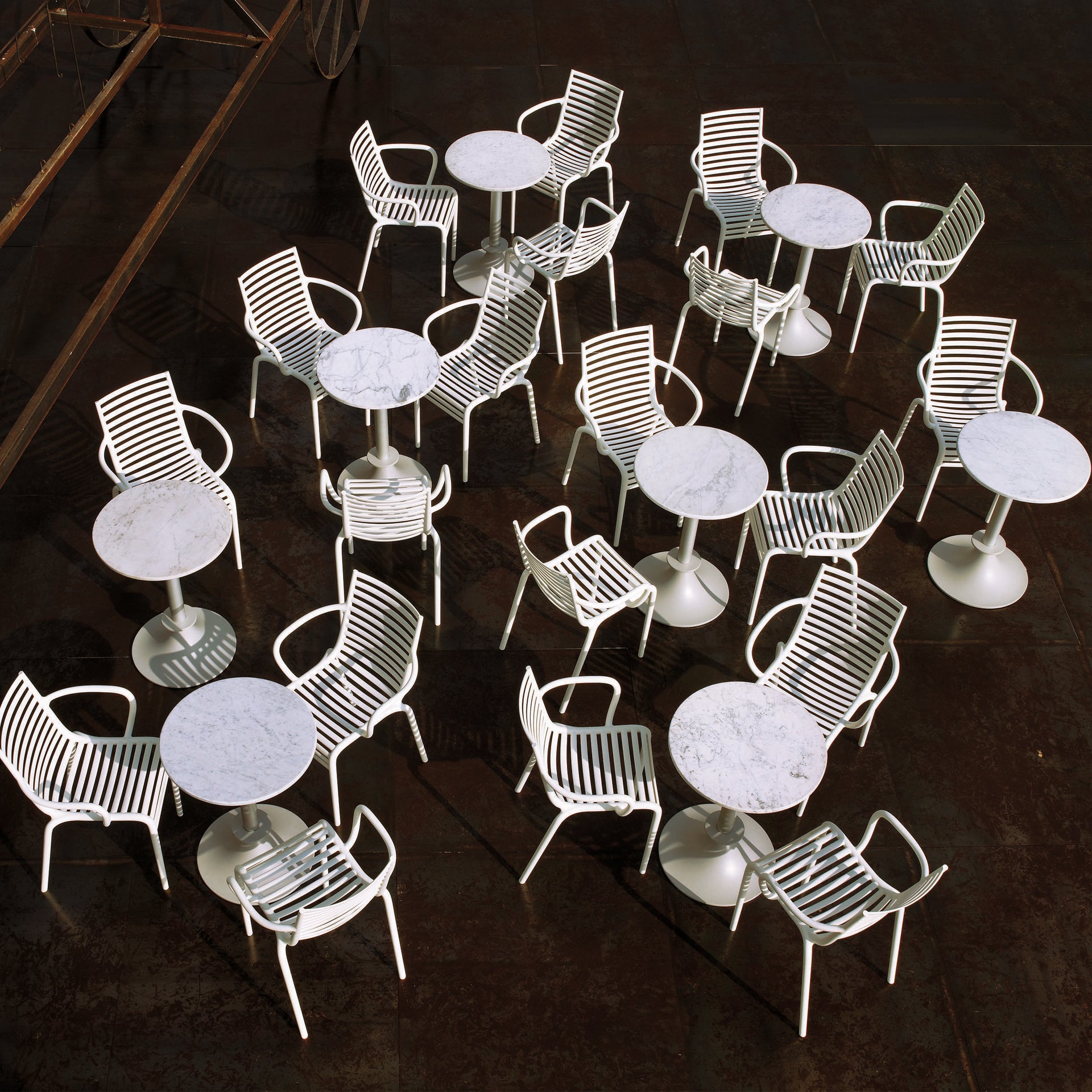 Chair with pip-e nude armrests