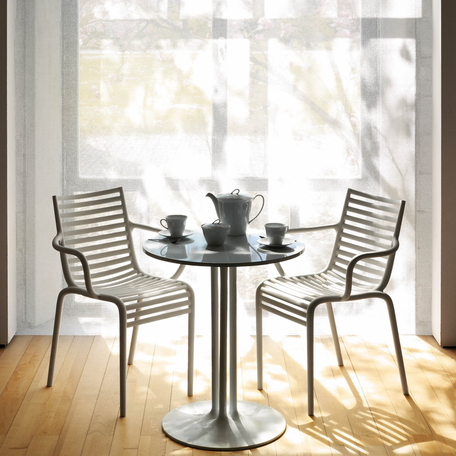 Chair with pip-e nude armrests