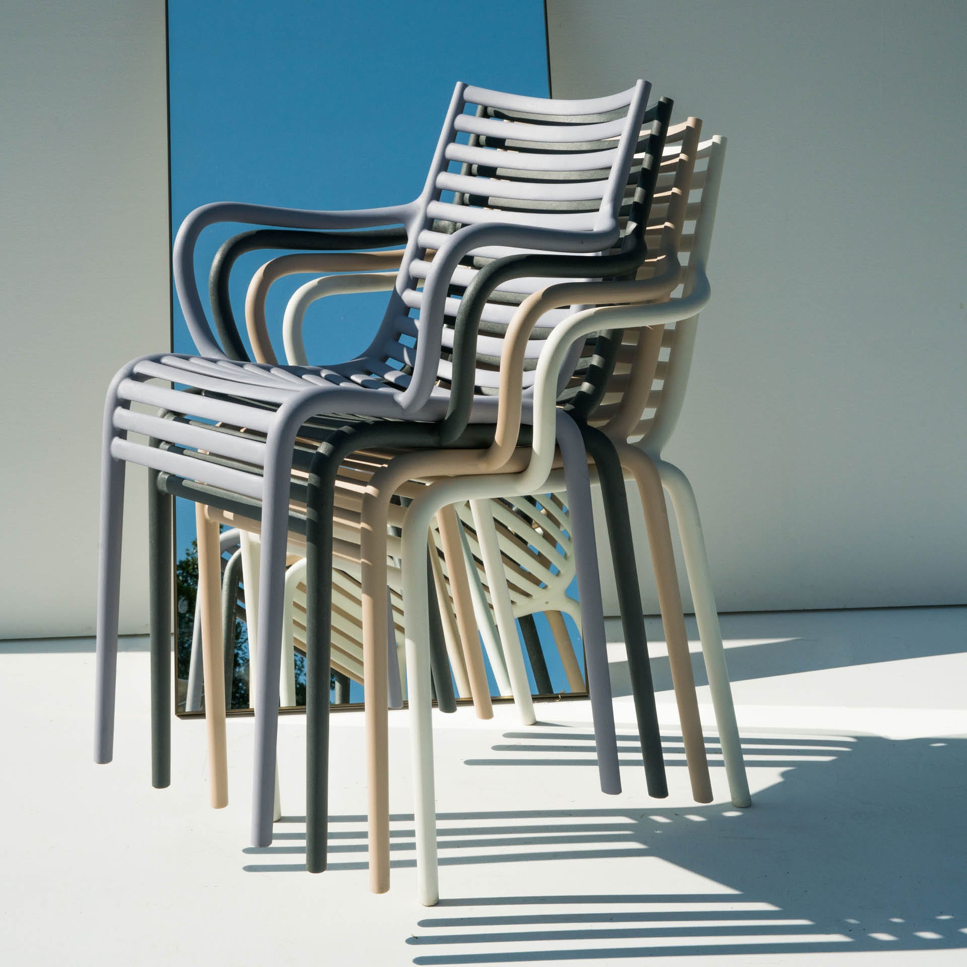 Chair with pip-e nude armrests